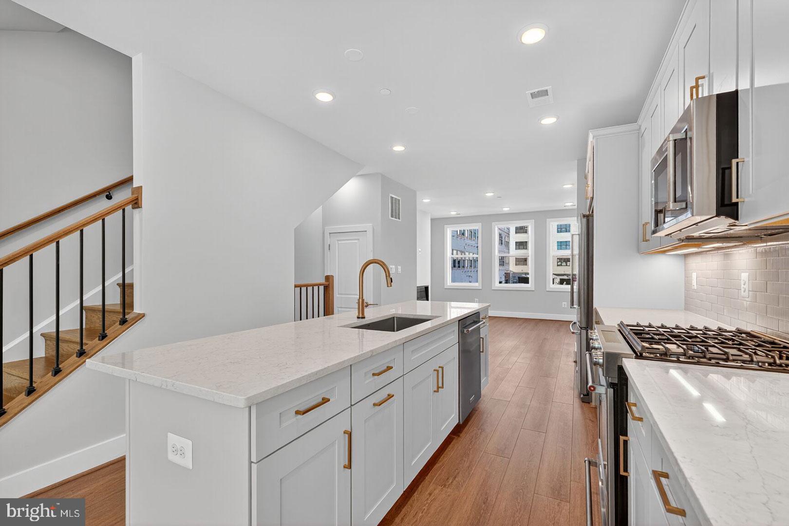 Real estate listing preview #4