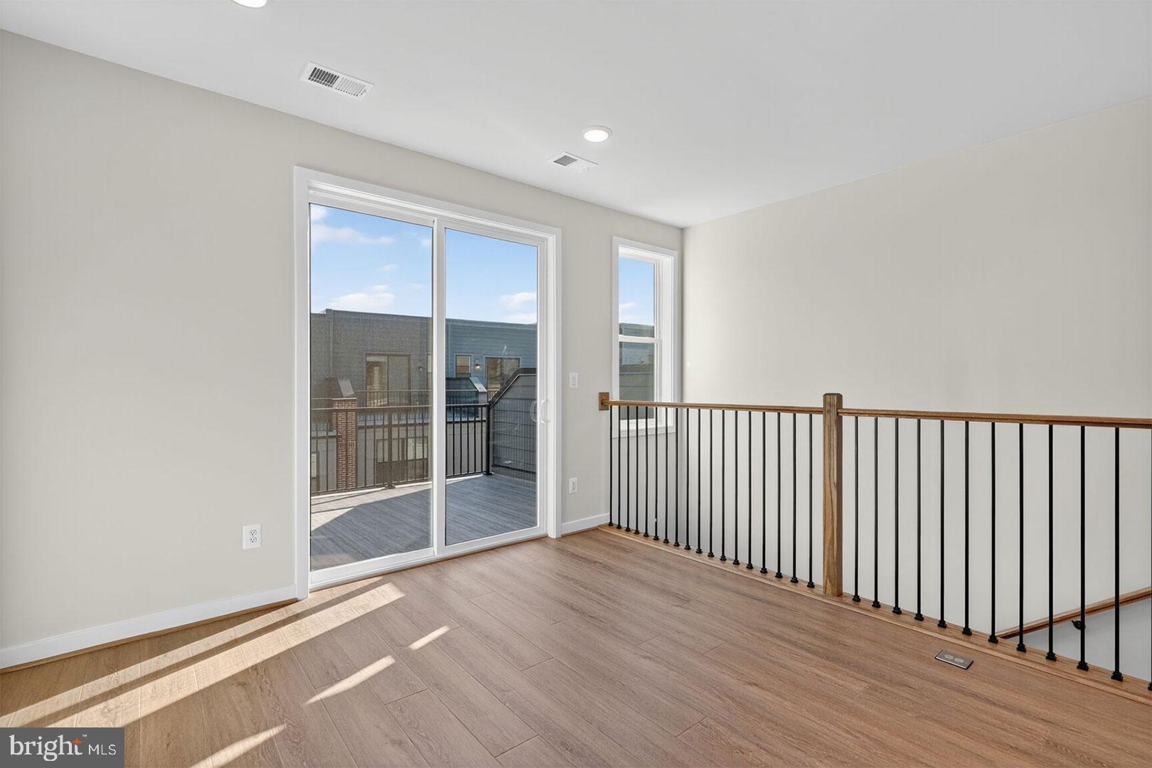 Real estate listing preview #14