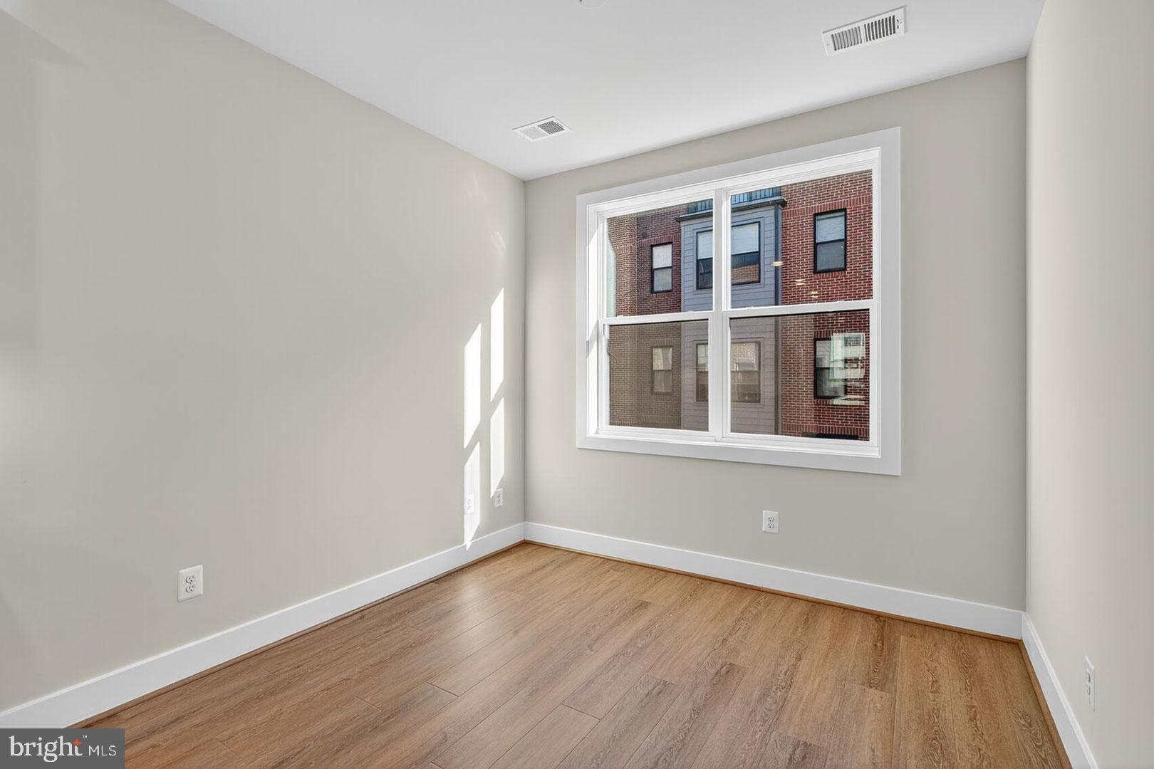 Real estate listing preview #6