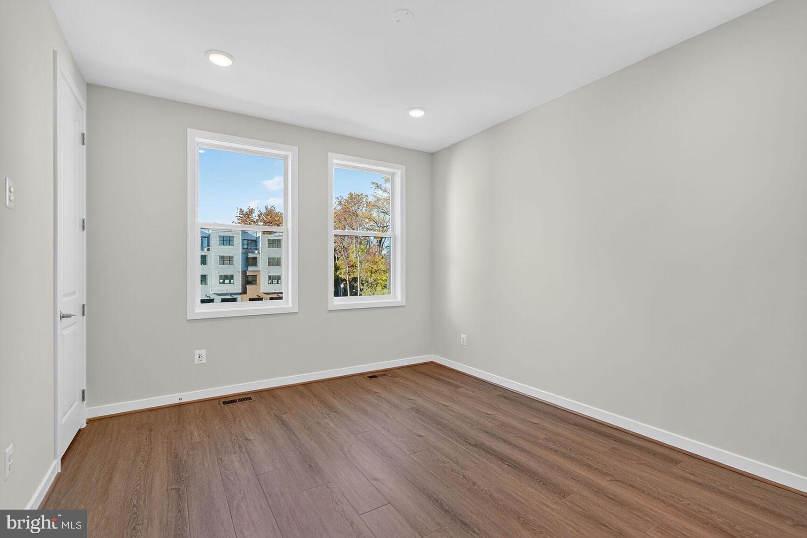 Real estate listing preview #10