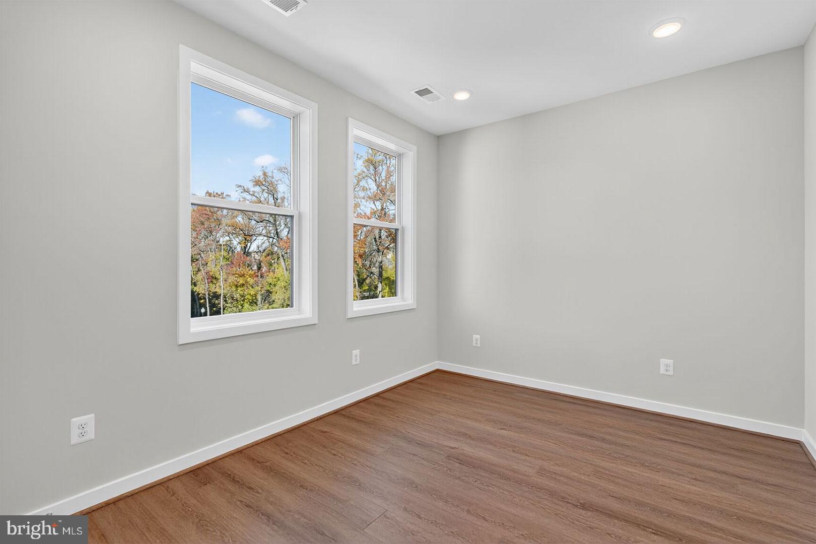 Real estate listing preview #13