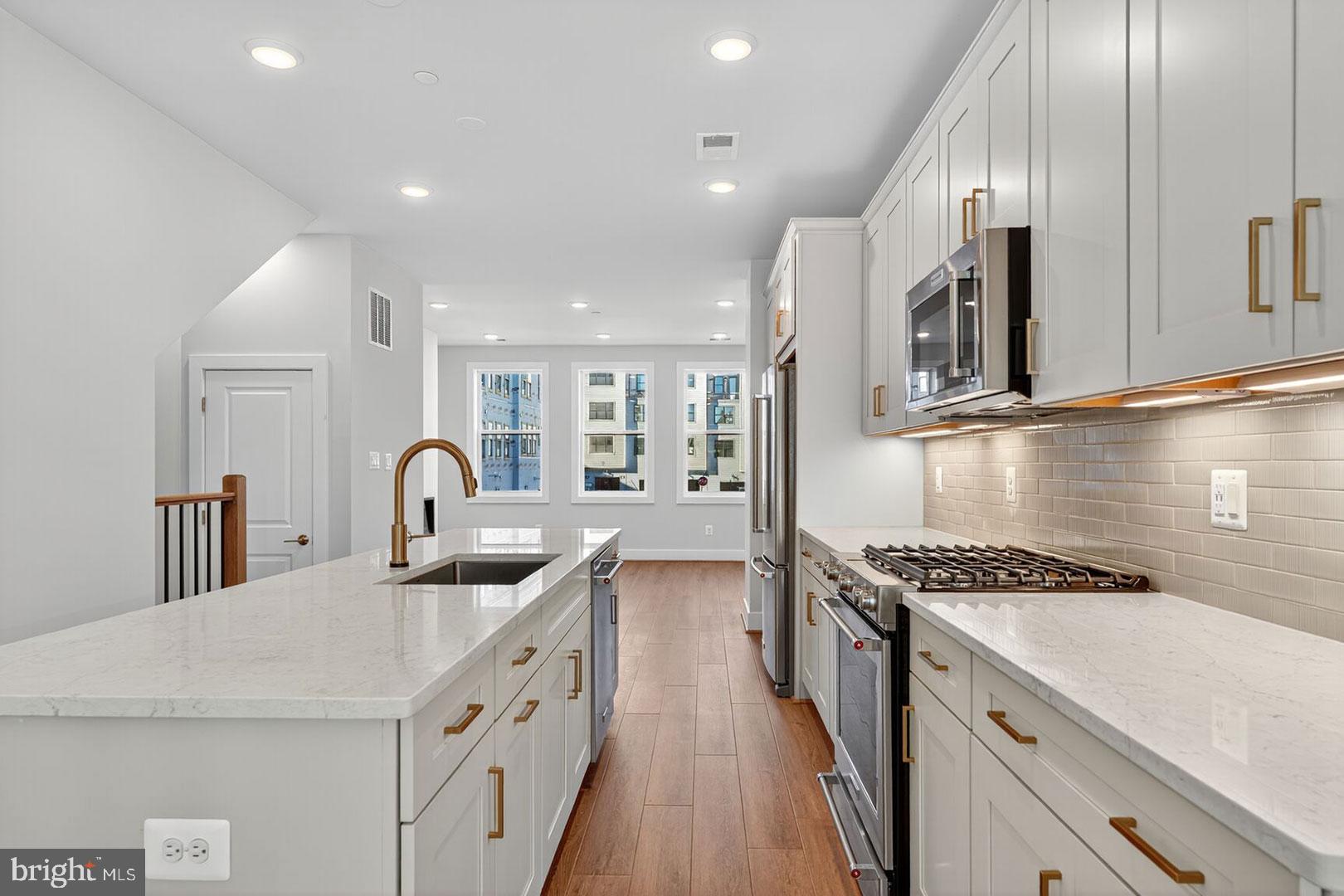 Real estate listing preview #3