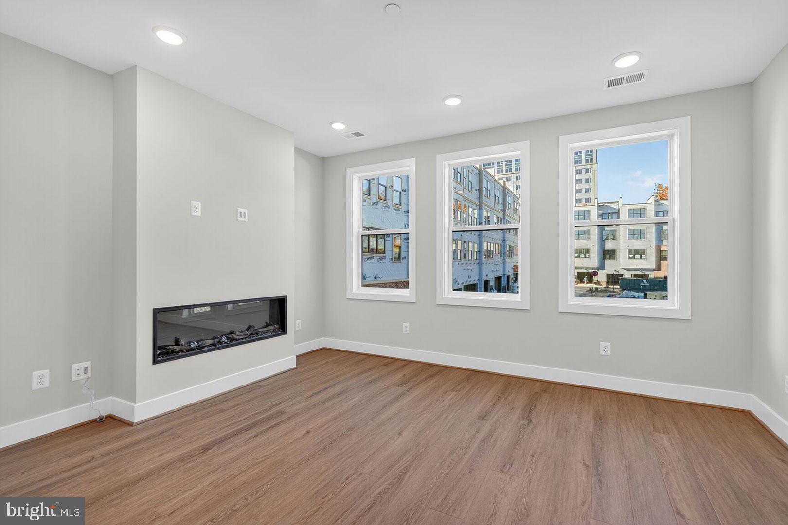 Real estate listing preview #7