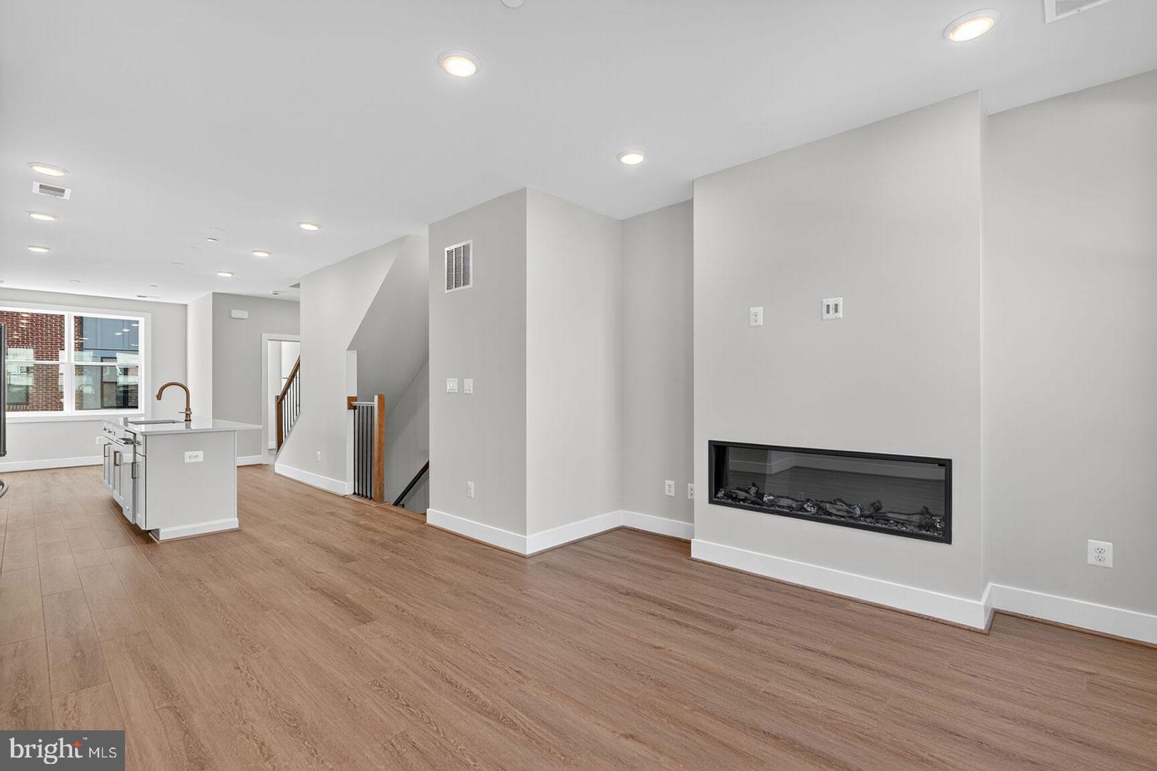 Real estate listing preview #8