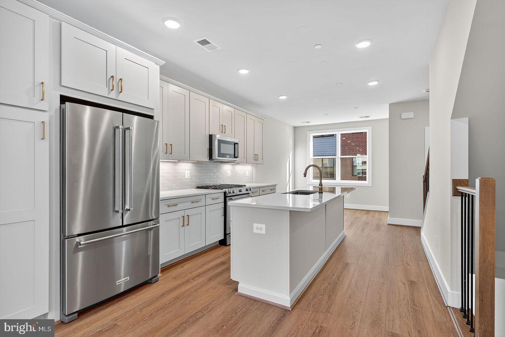 Real estate listing preview #2