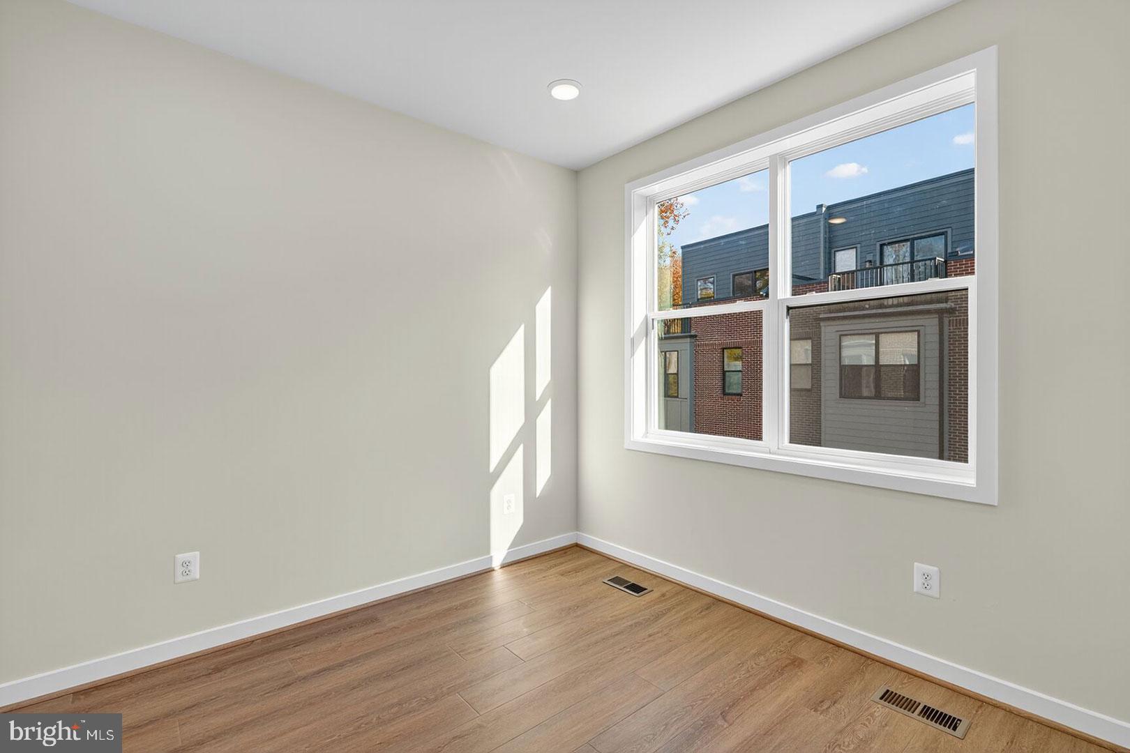 Real estate listing preview #12