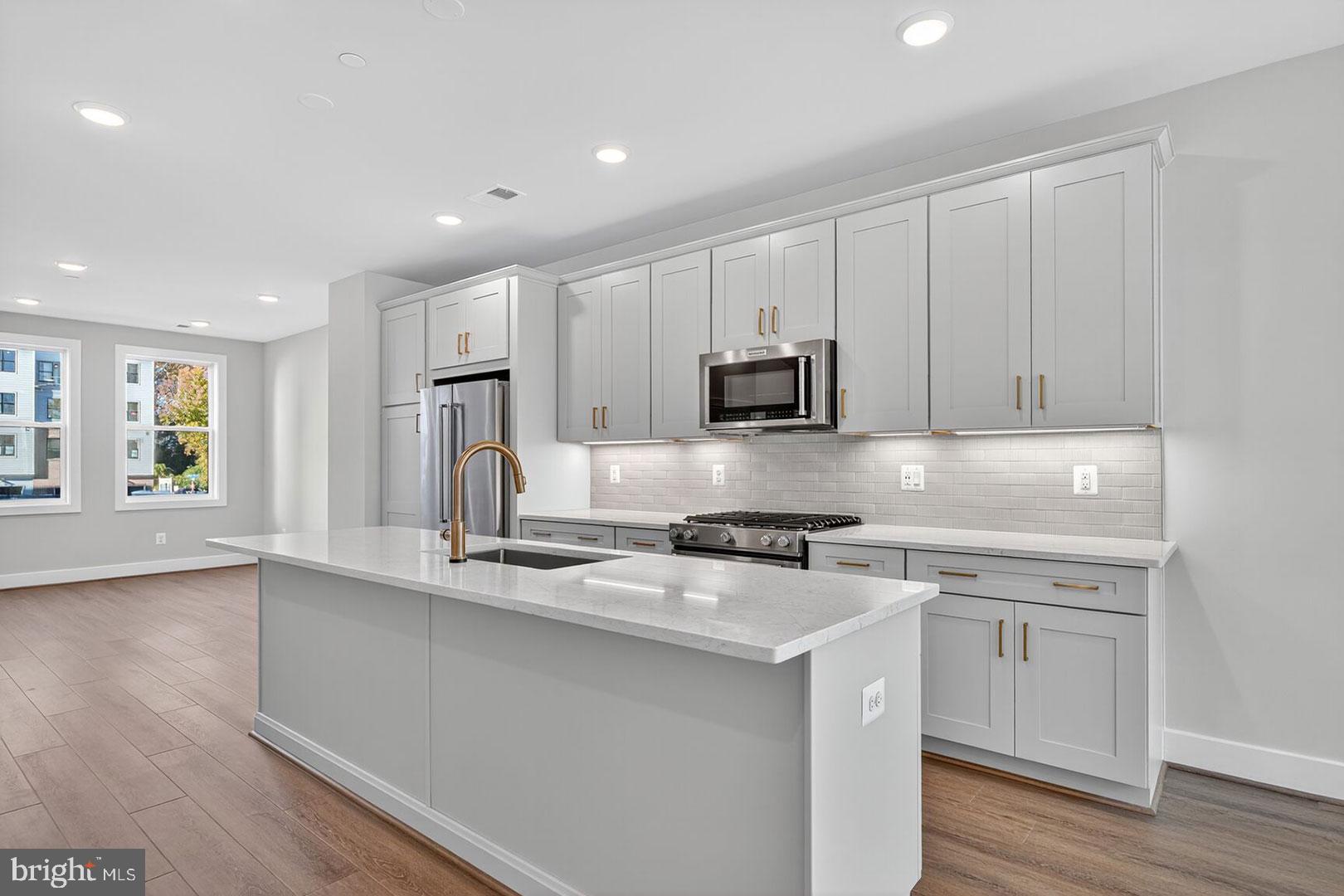 Real estate listing preview #1