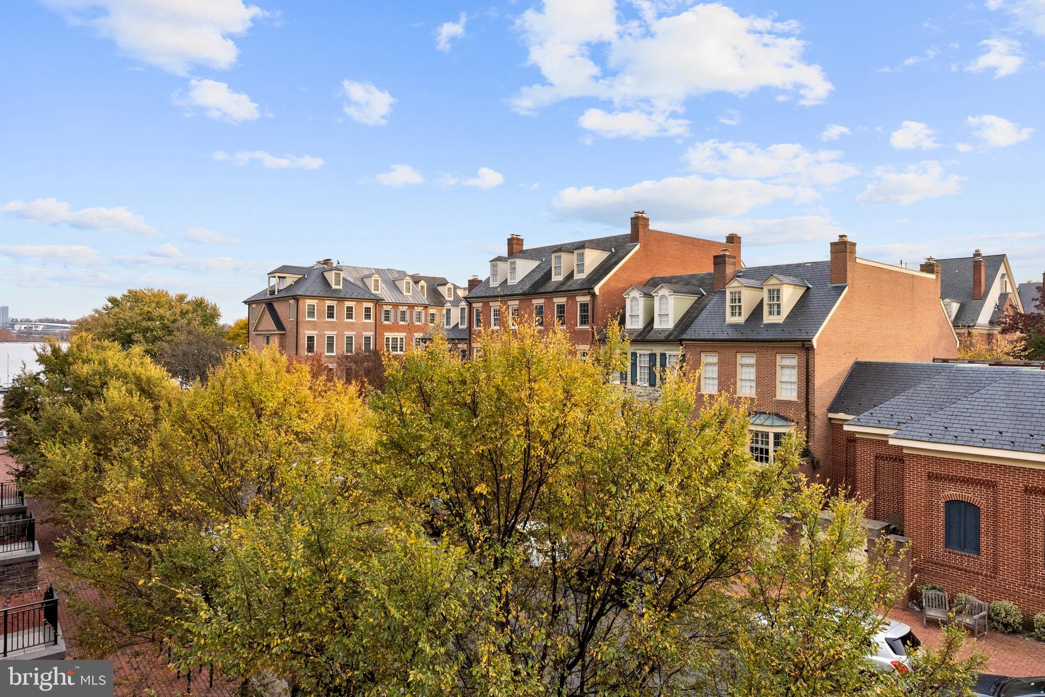 Real estate listing preview #6