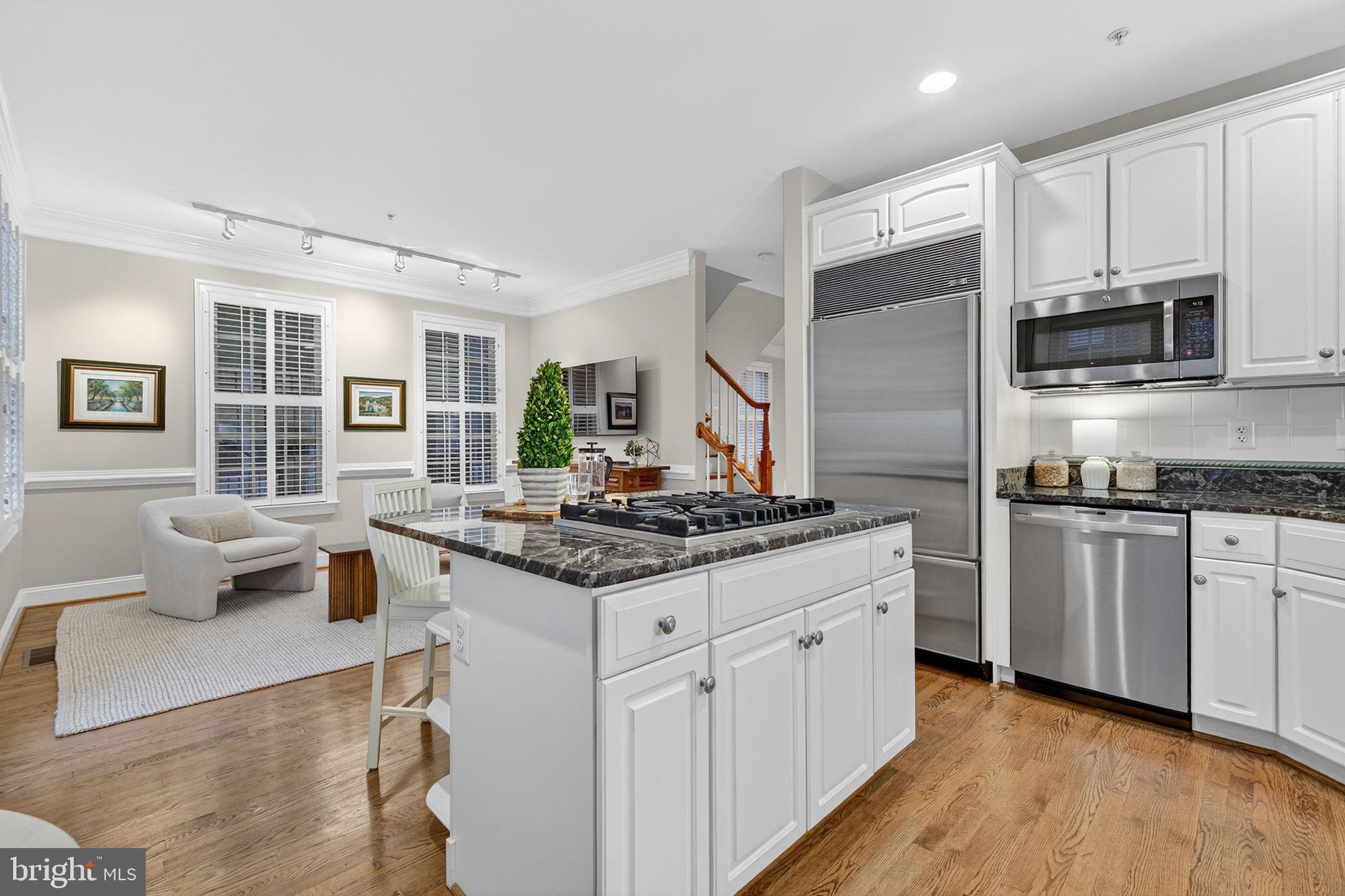 Real estate listing preview #11