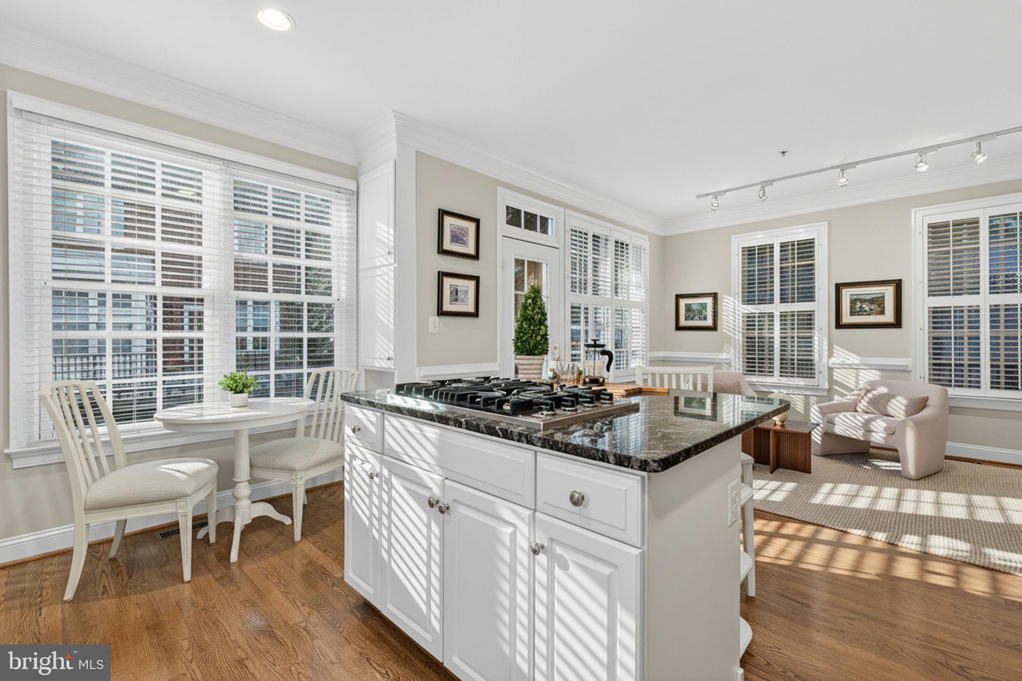 Real estate listing preview #12