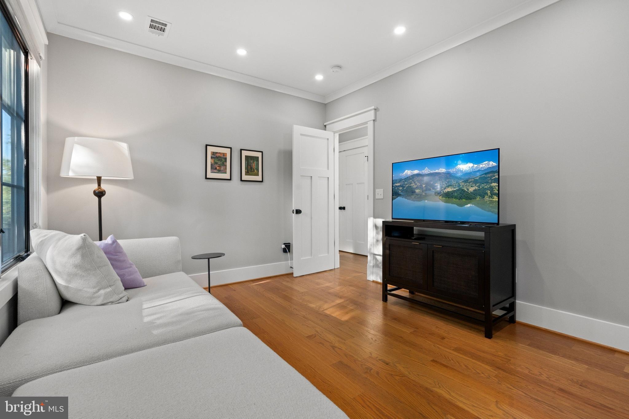 Real estate listing preview #24