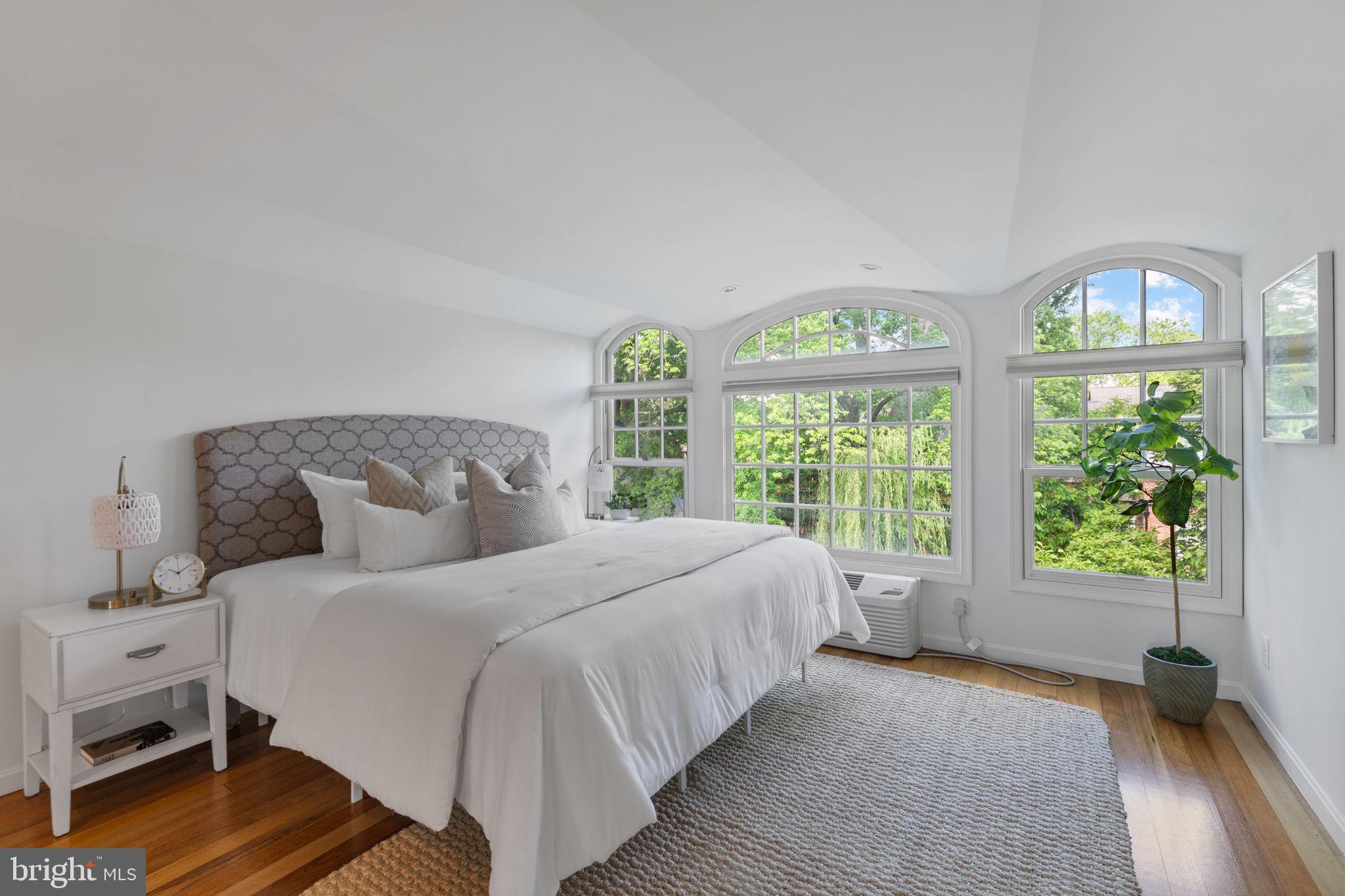 Real estate listing preview #14