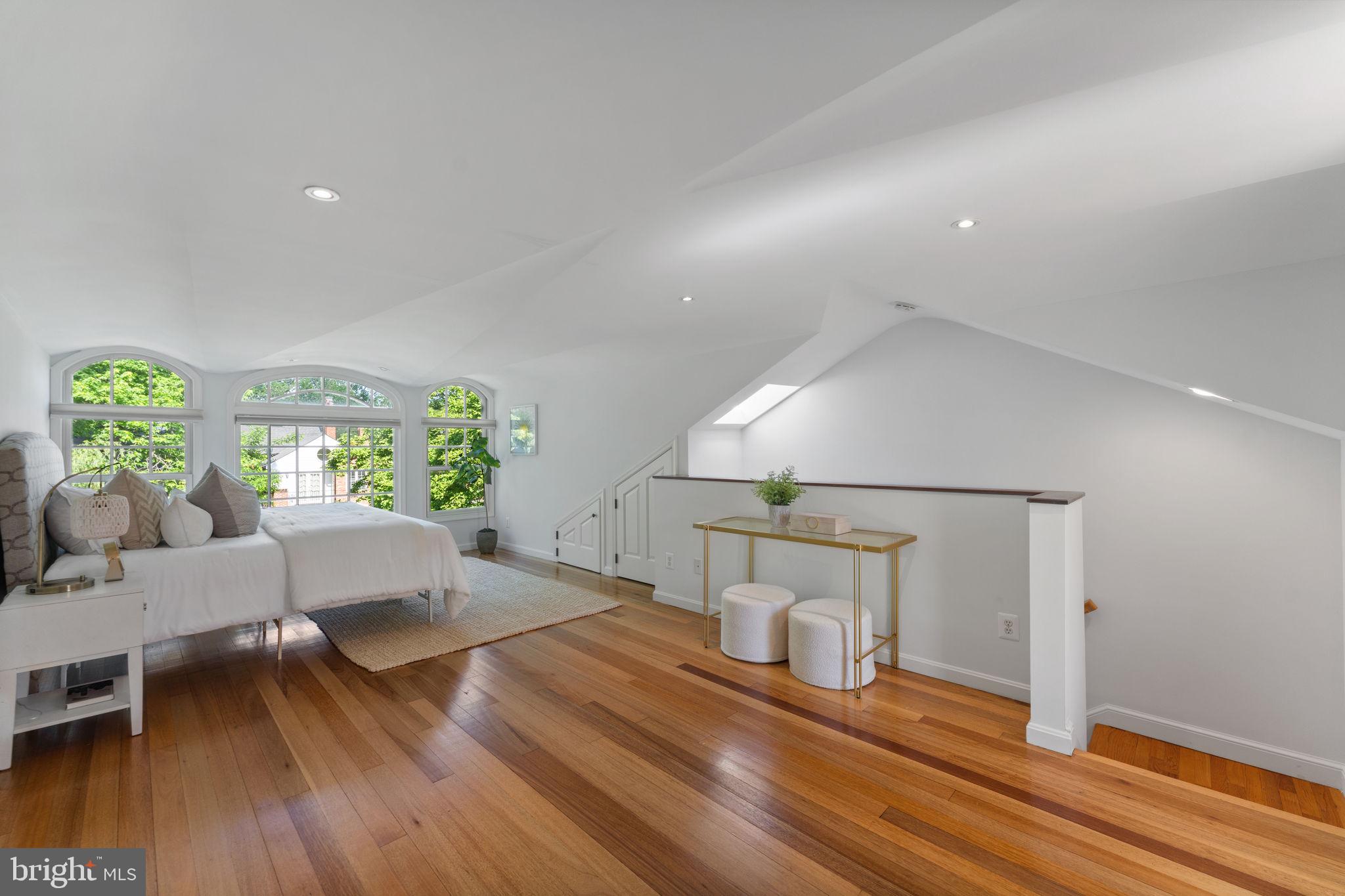 Real estate listing preview #12