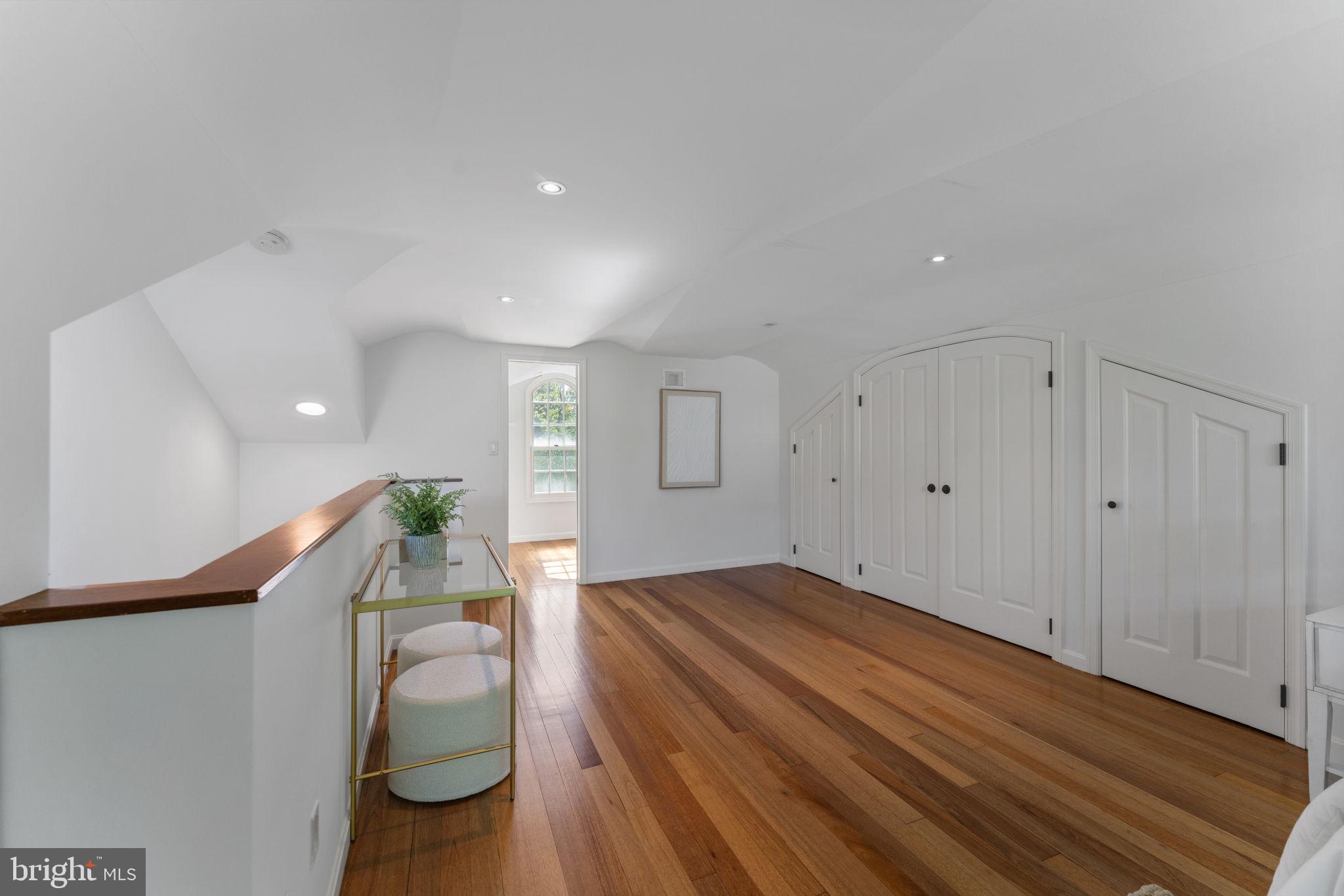 Real estate listing preview #16