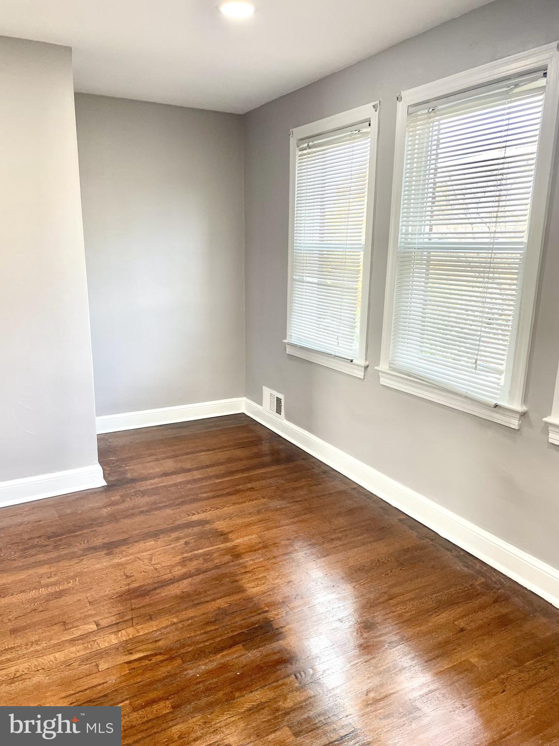 Real estate listing preview #7