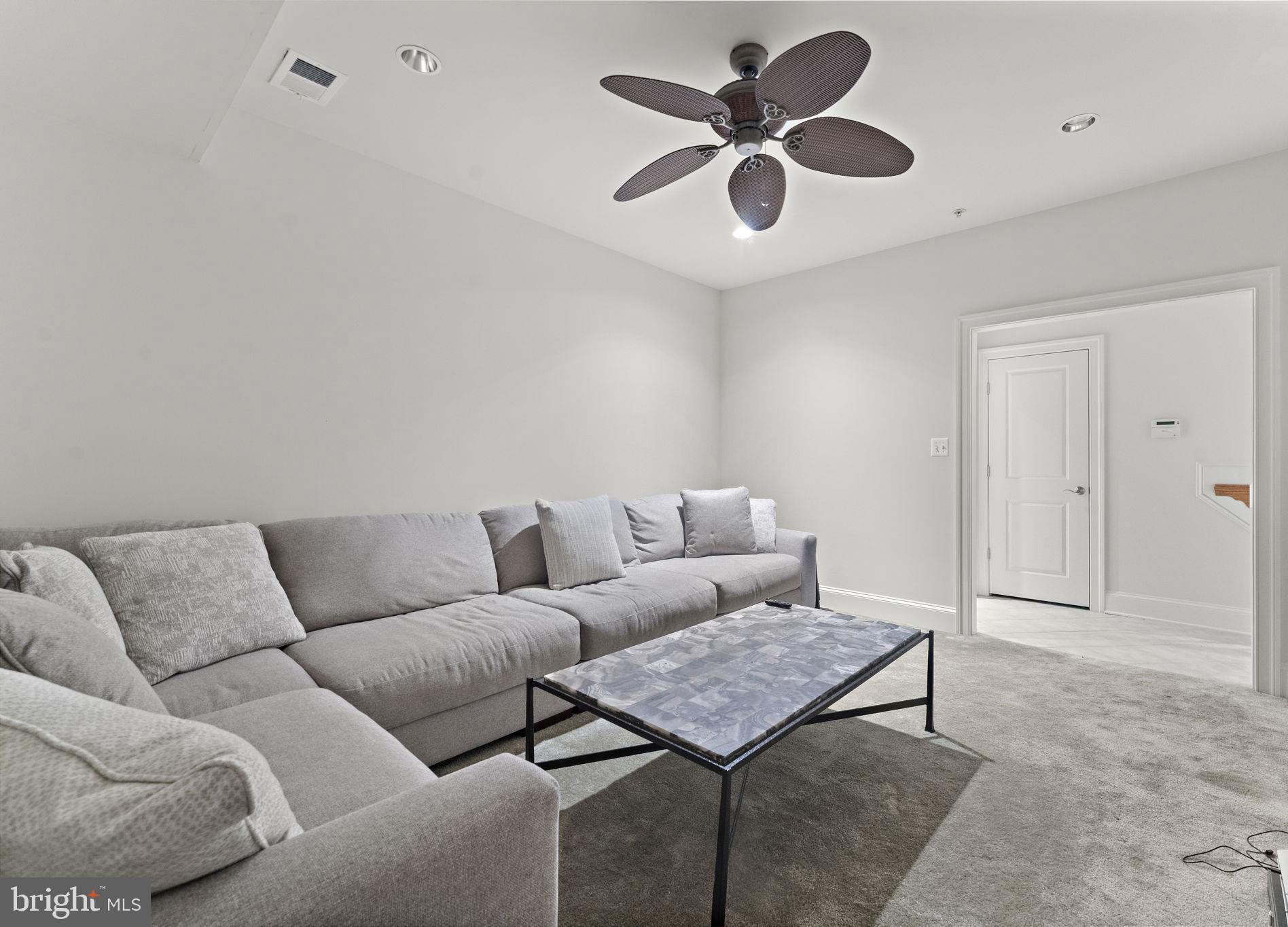 Real estate listing preview #10