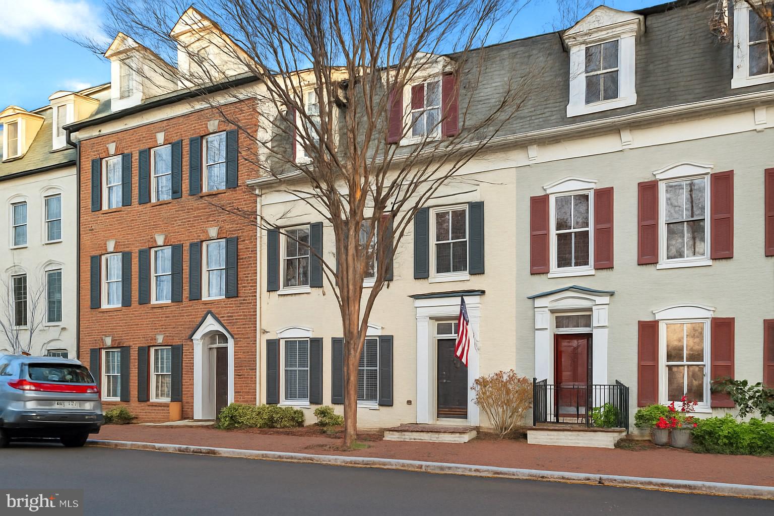 Real estate listing preview #2