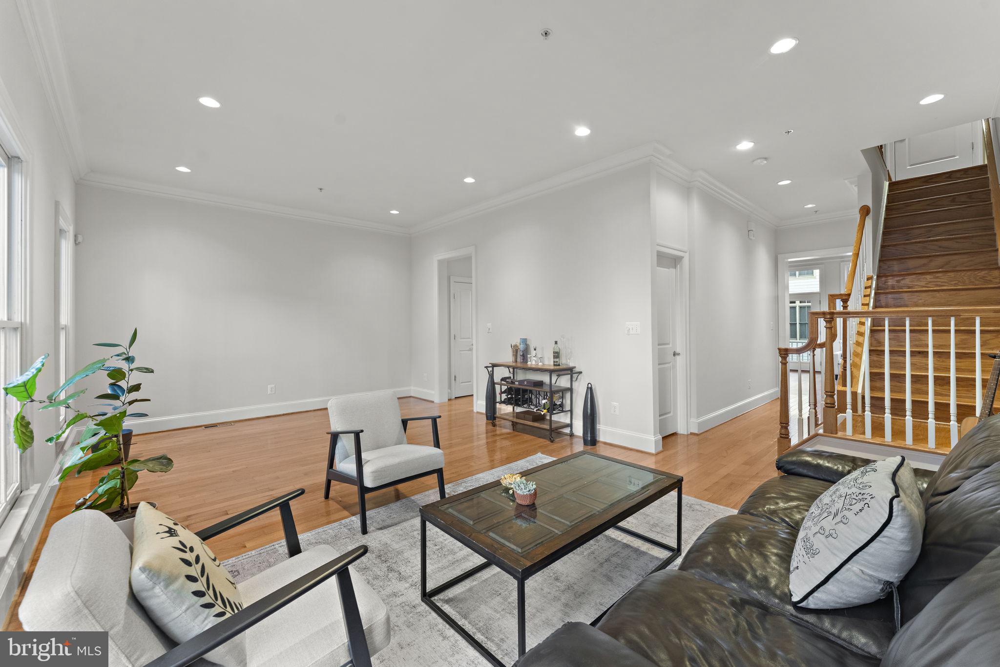 Real estate listing preview #24