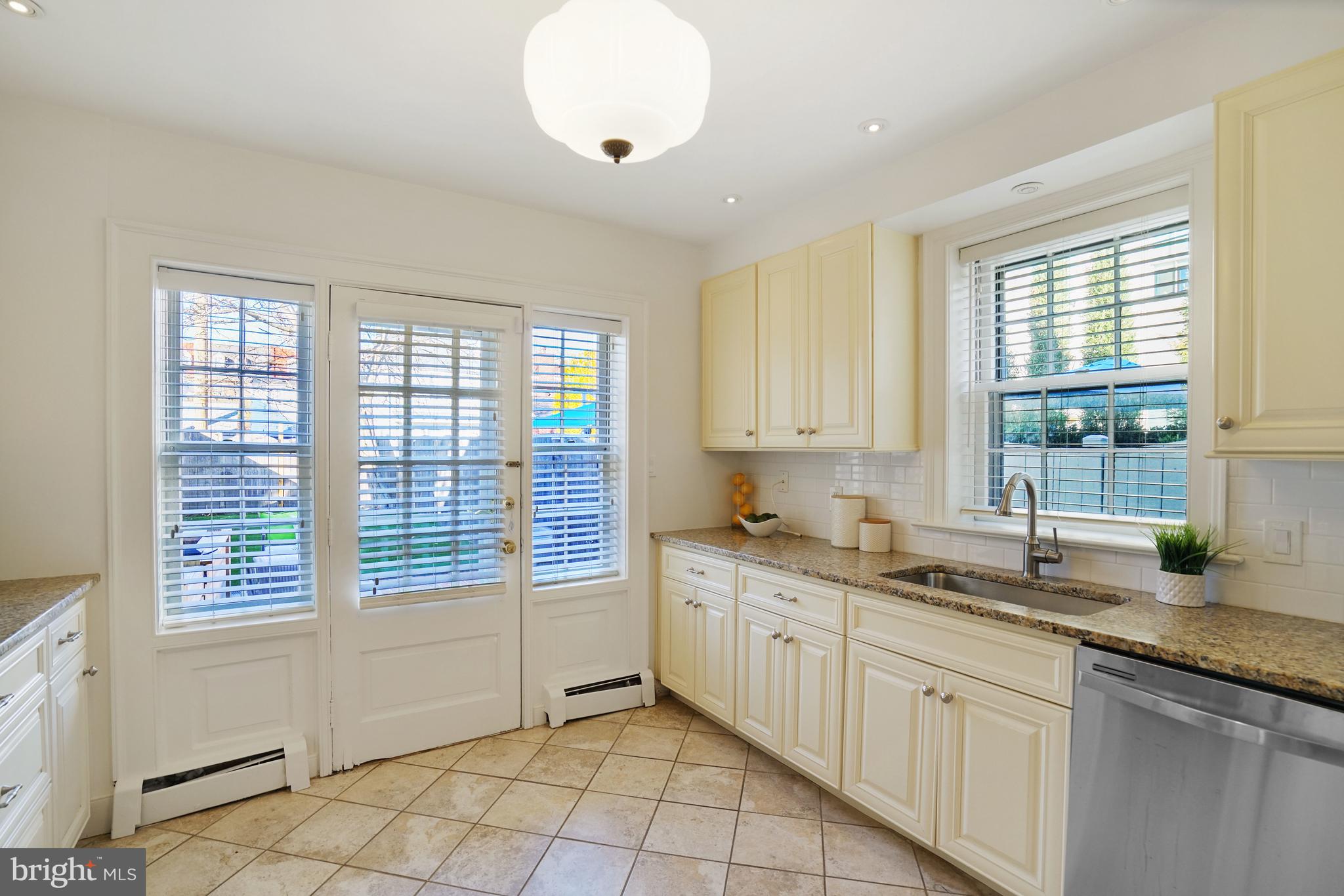 Real estate listing preview #18