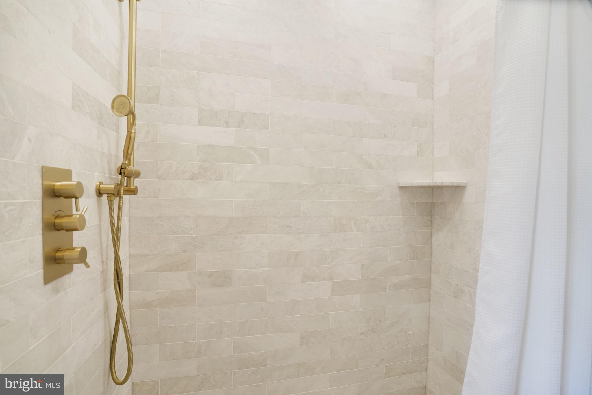 Real estate listing preview #34