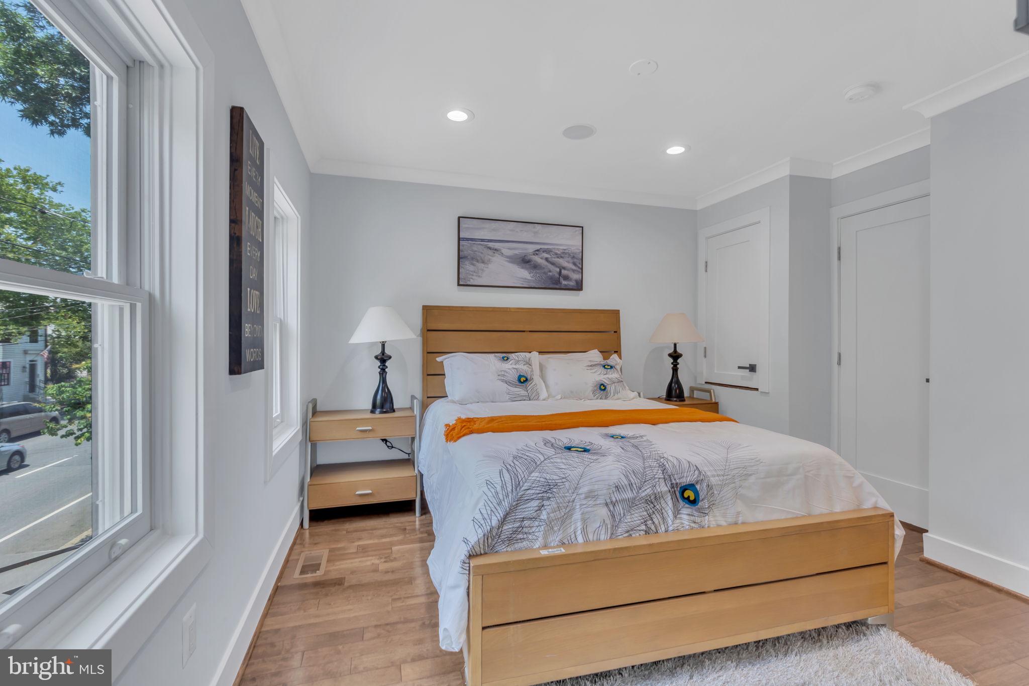 Real estate listing preview #24