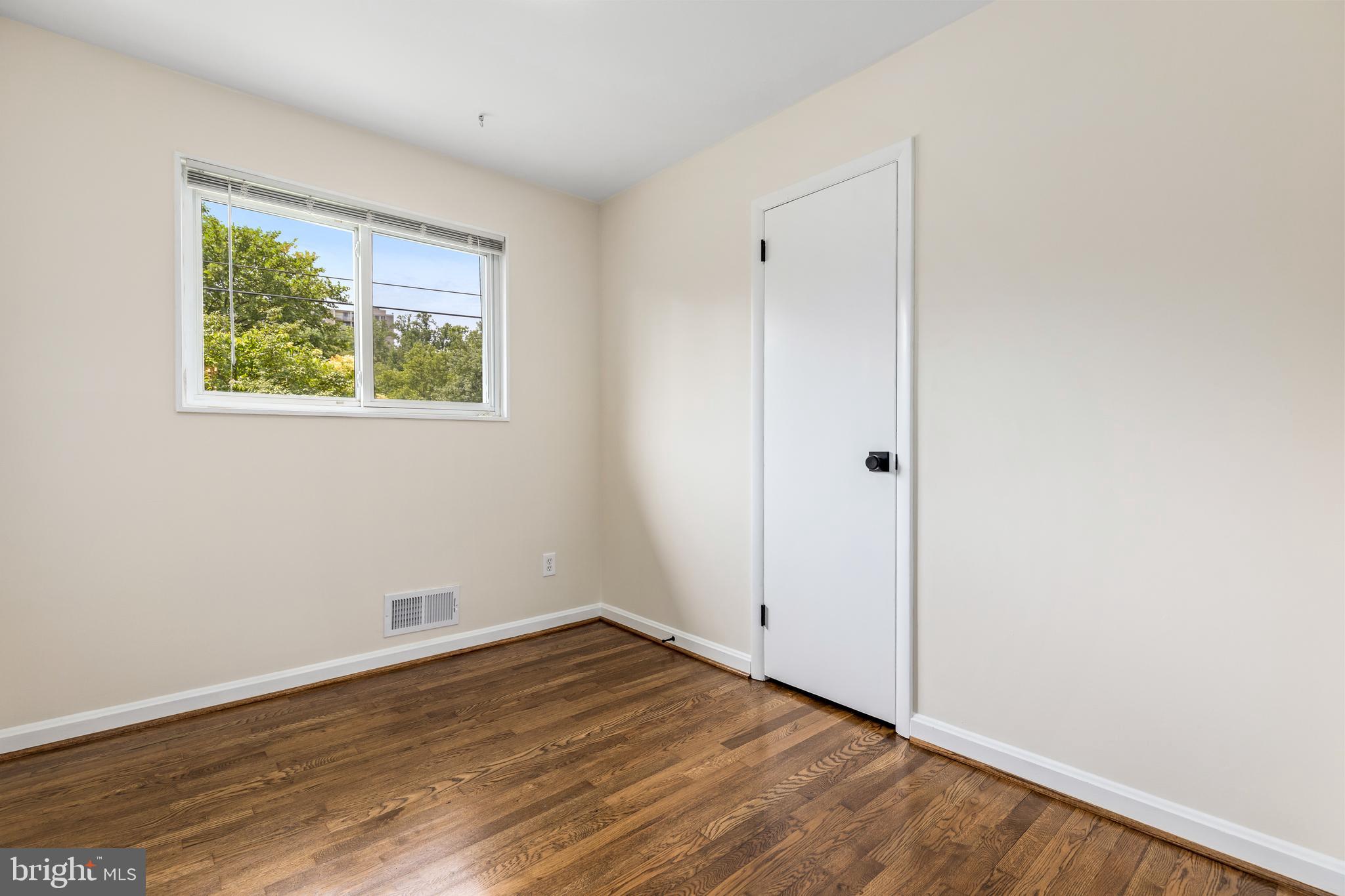 Real estate listing preview #12