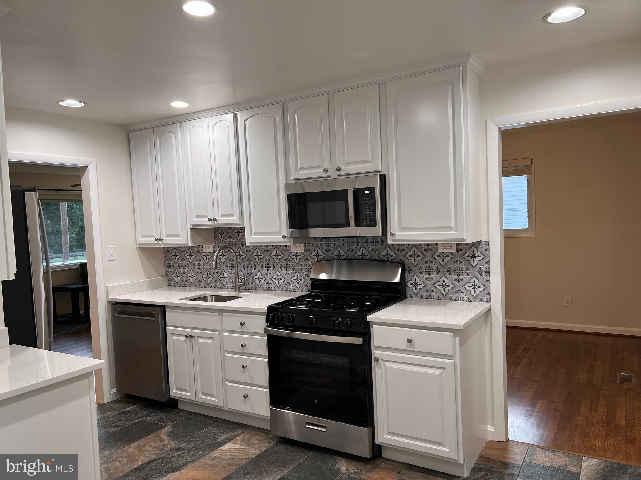 Real estate listing preview #9