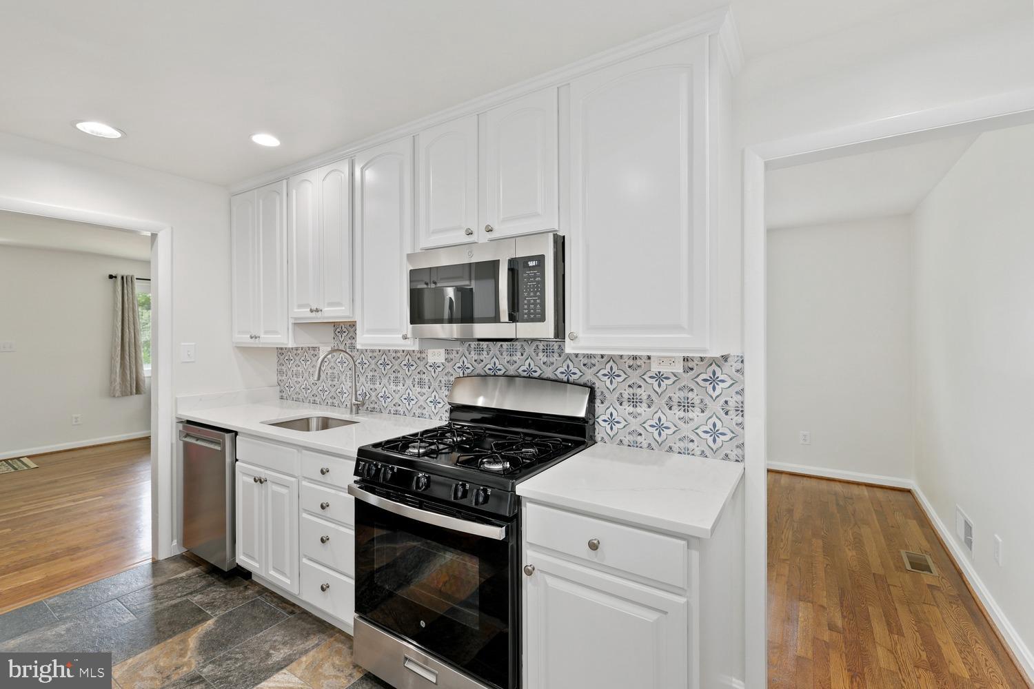 Real estate listing preview #14