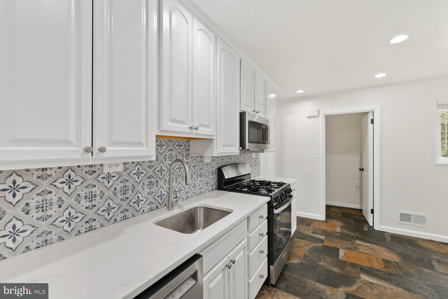 Real estate listing preview #13