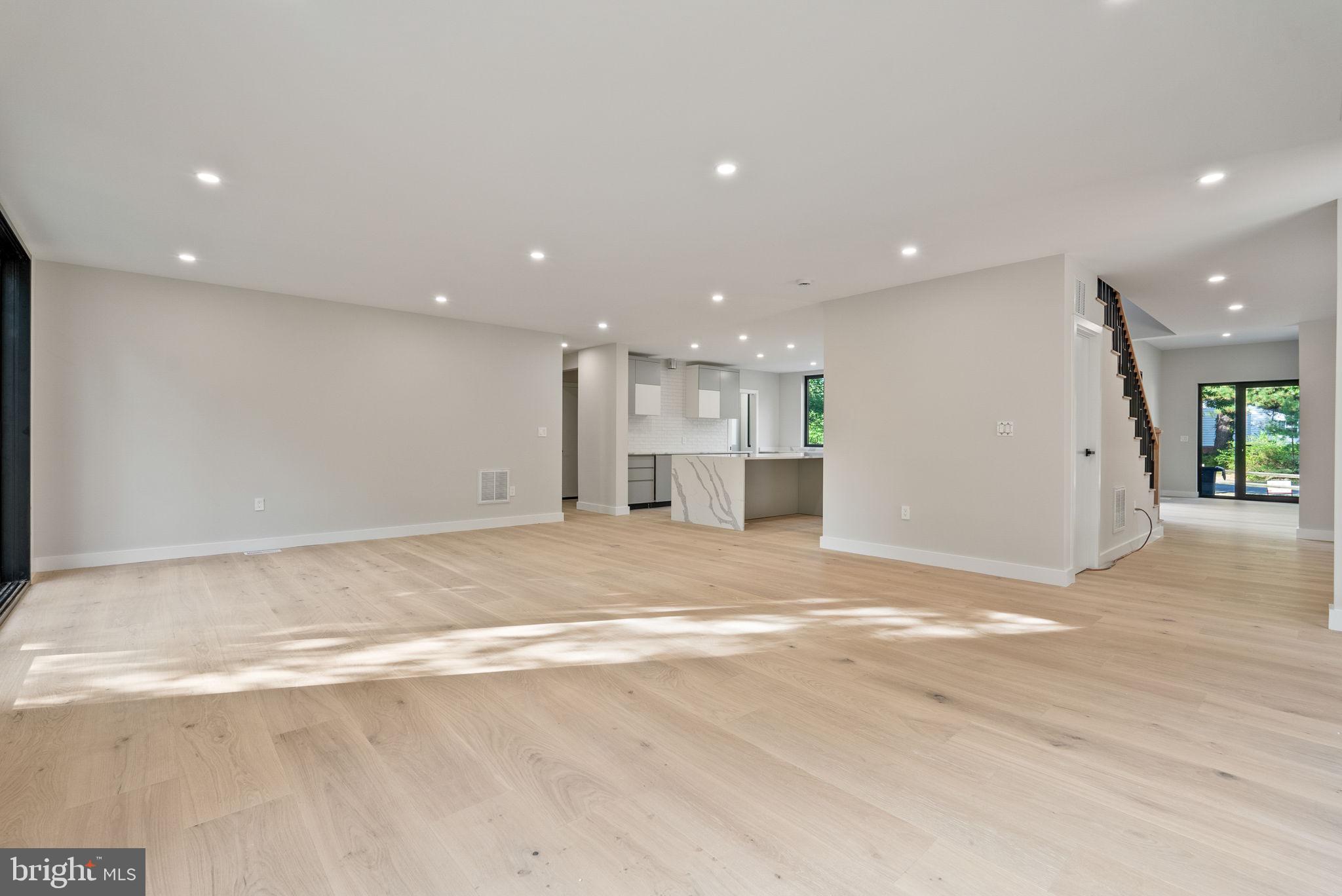 Real estate listing preview #8