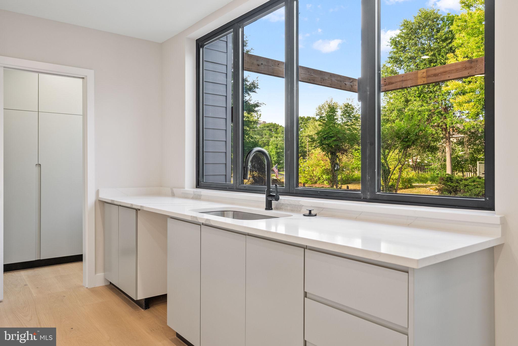 Real estate listing preview #6