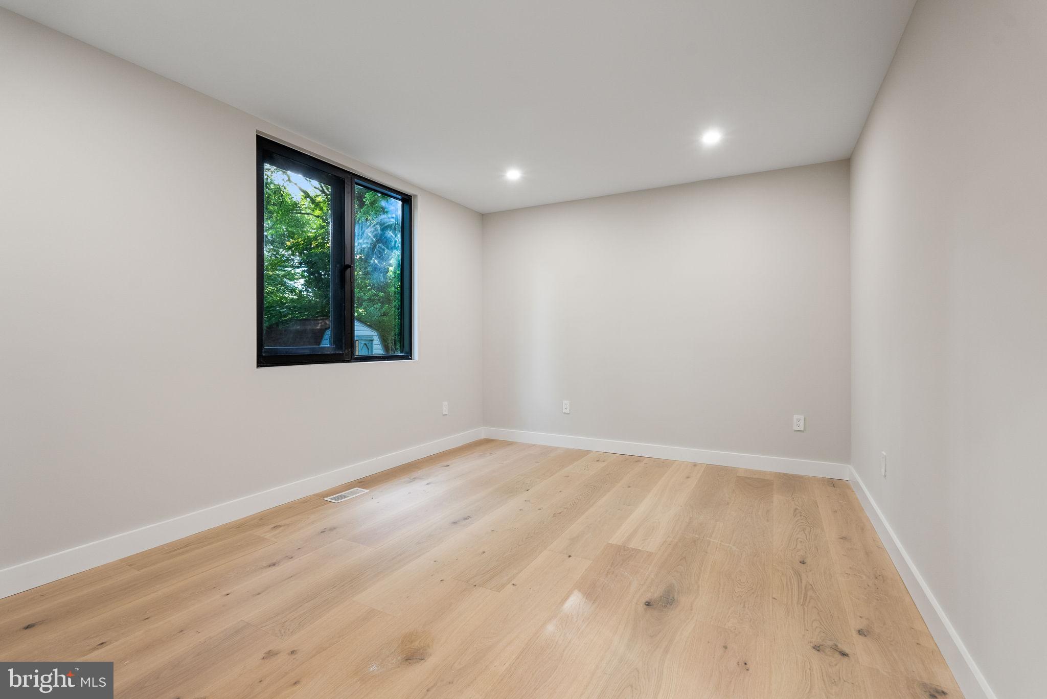 Real estate listing preview #12