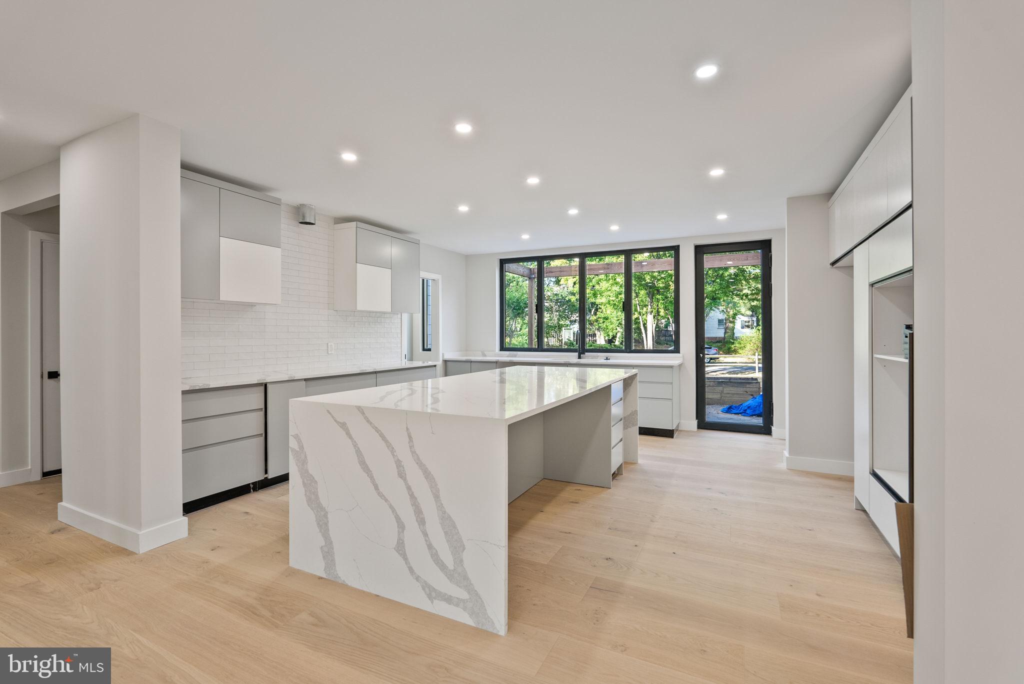 Real estate listing preview #3