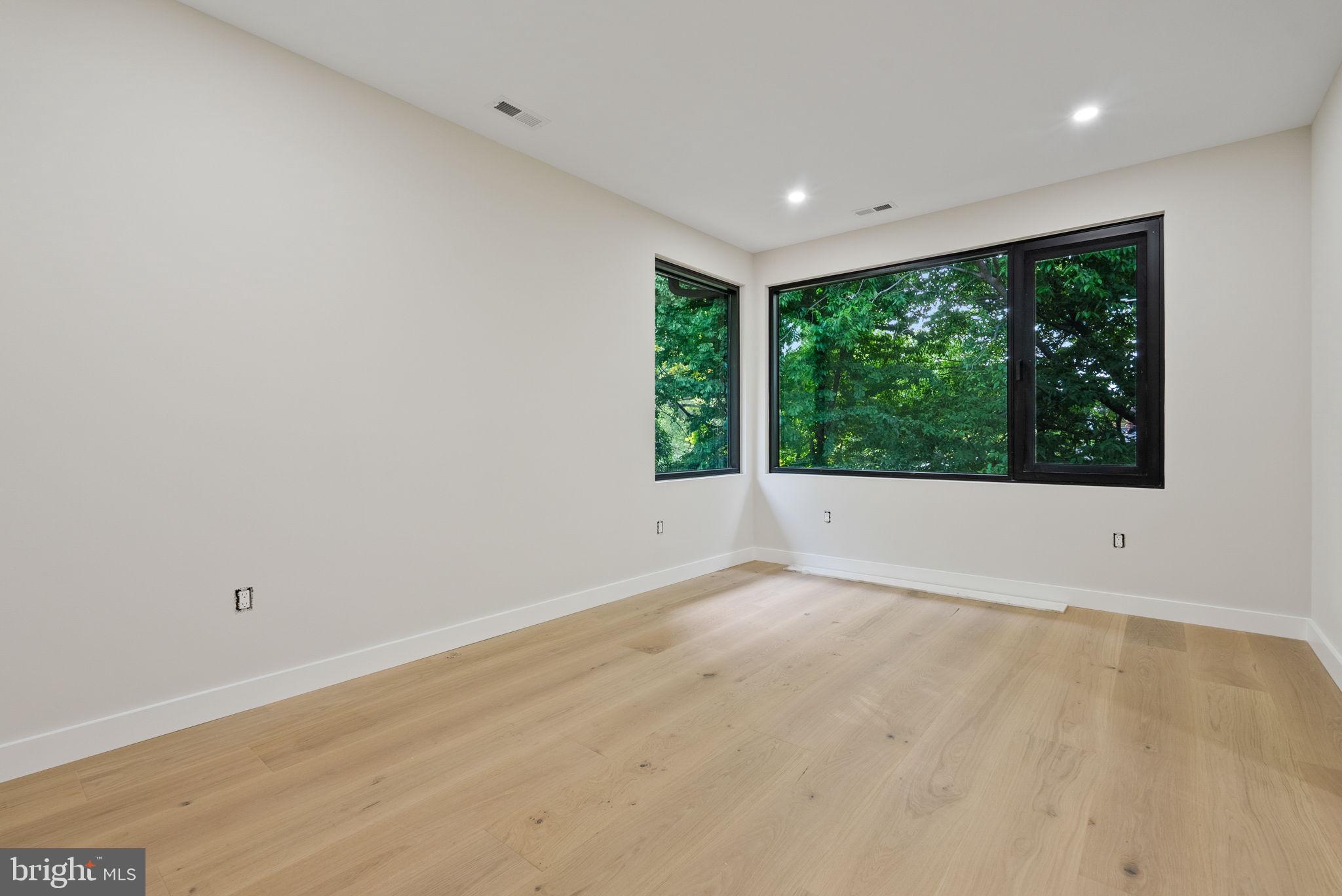 Real estate listing preview #15