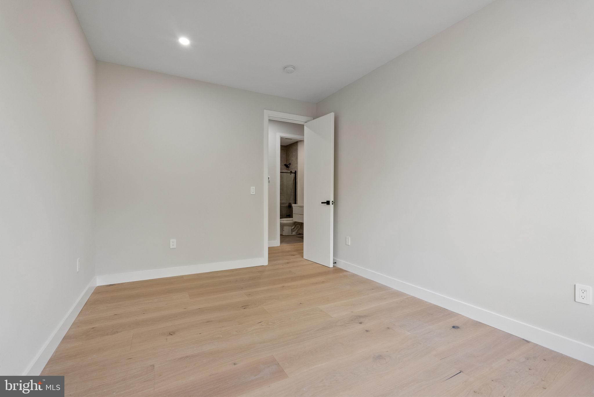 Real estate listing preview #23