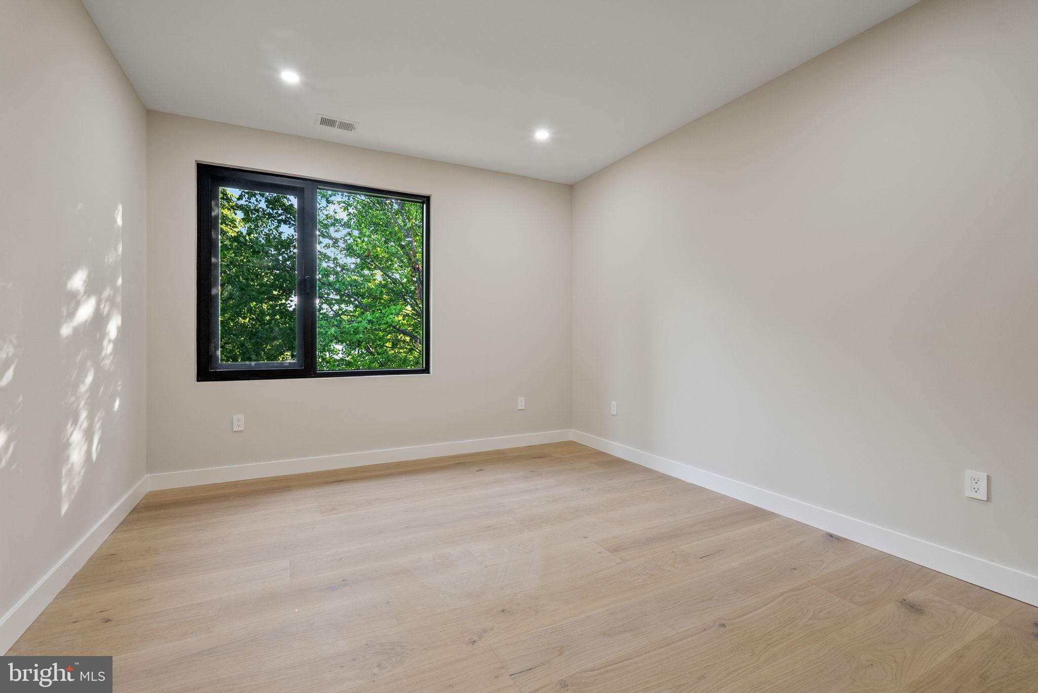 Real estate listing preview #24