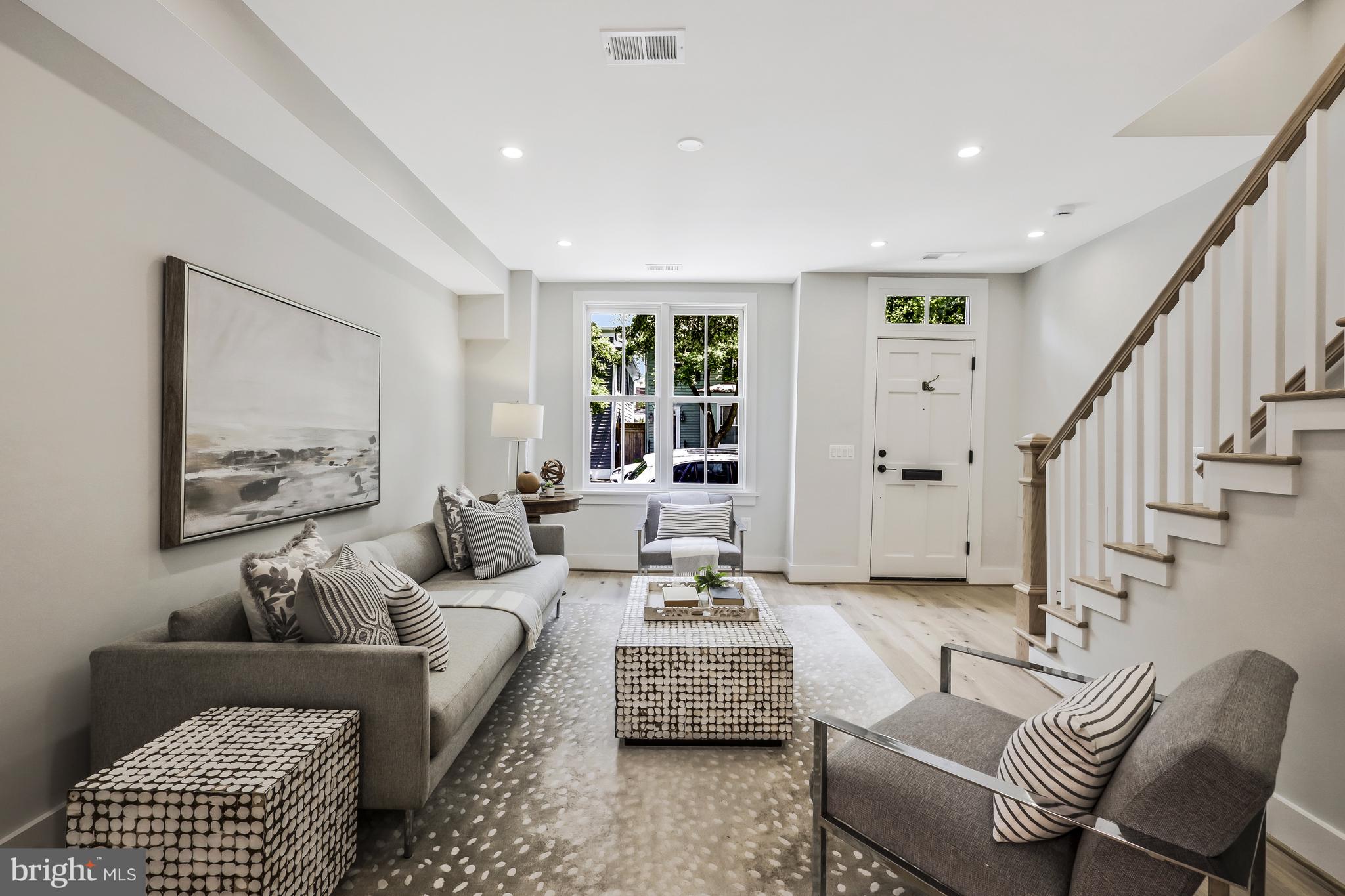 Real estate listing preview #5