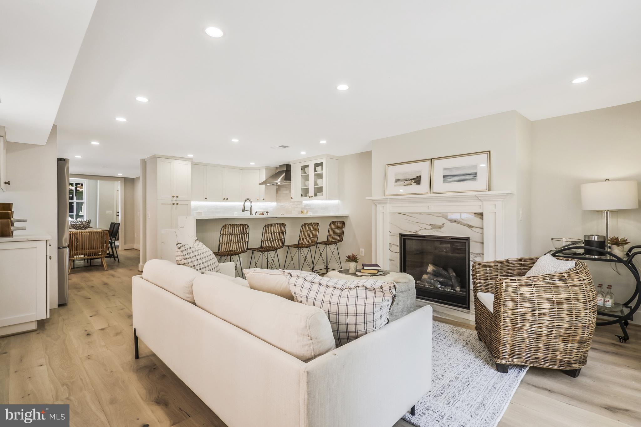 Real estate listing preview #14