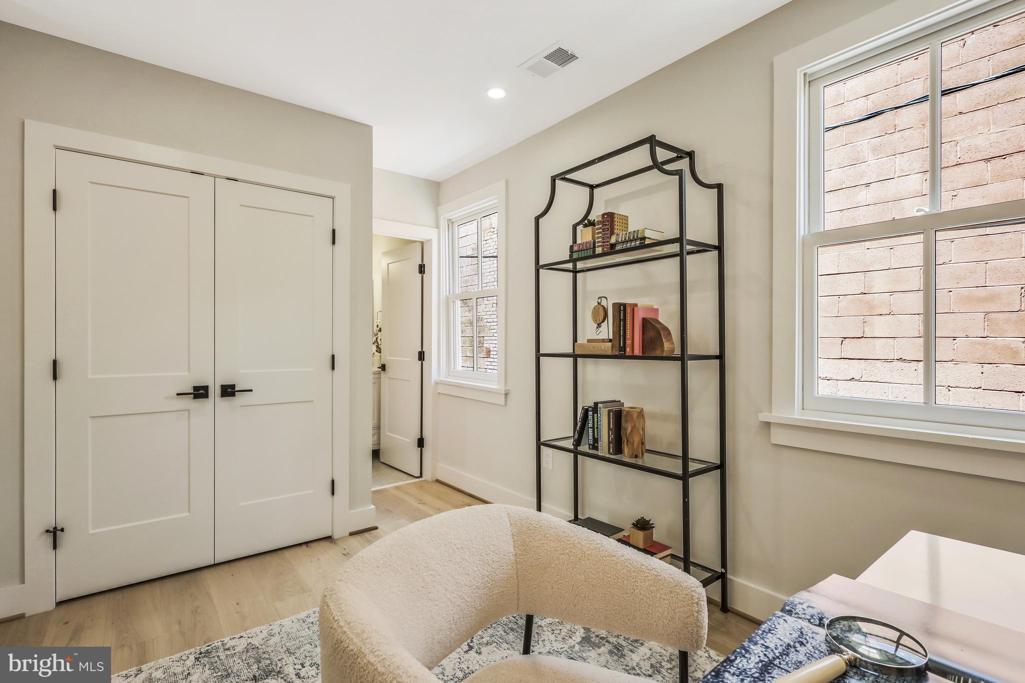 Real estate listing preview #24