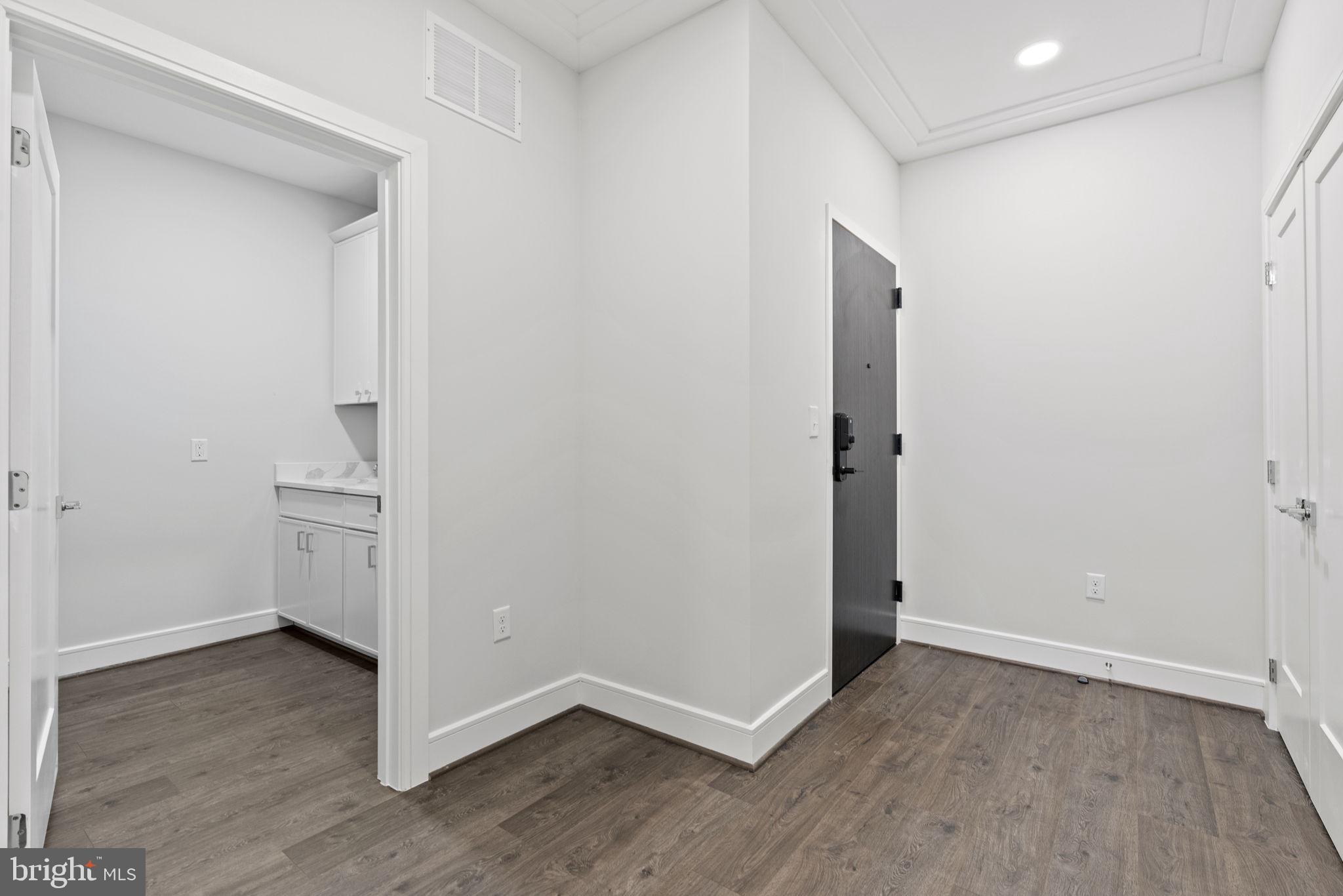 Real estate listing preview #32