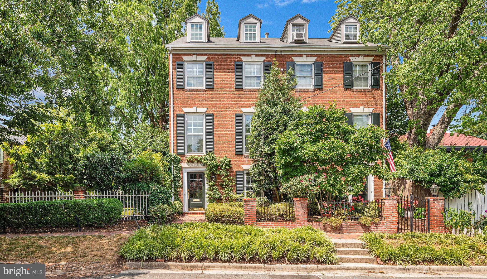 Real estate listing preview #1