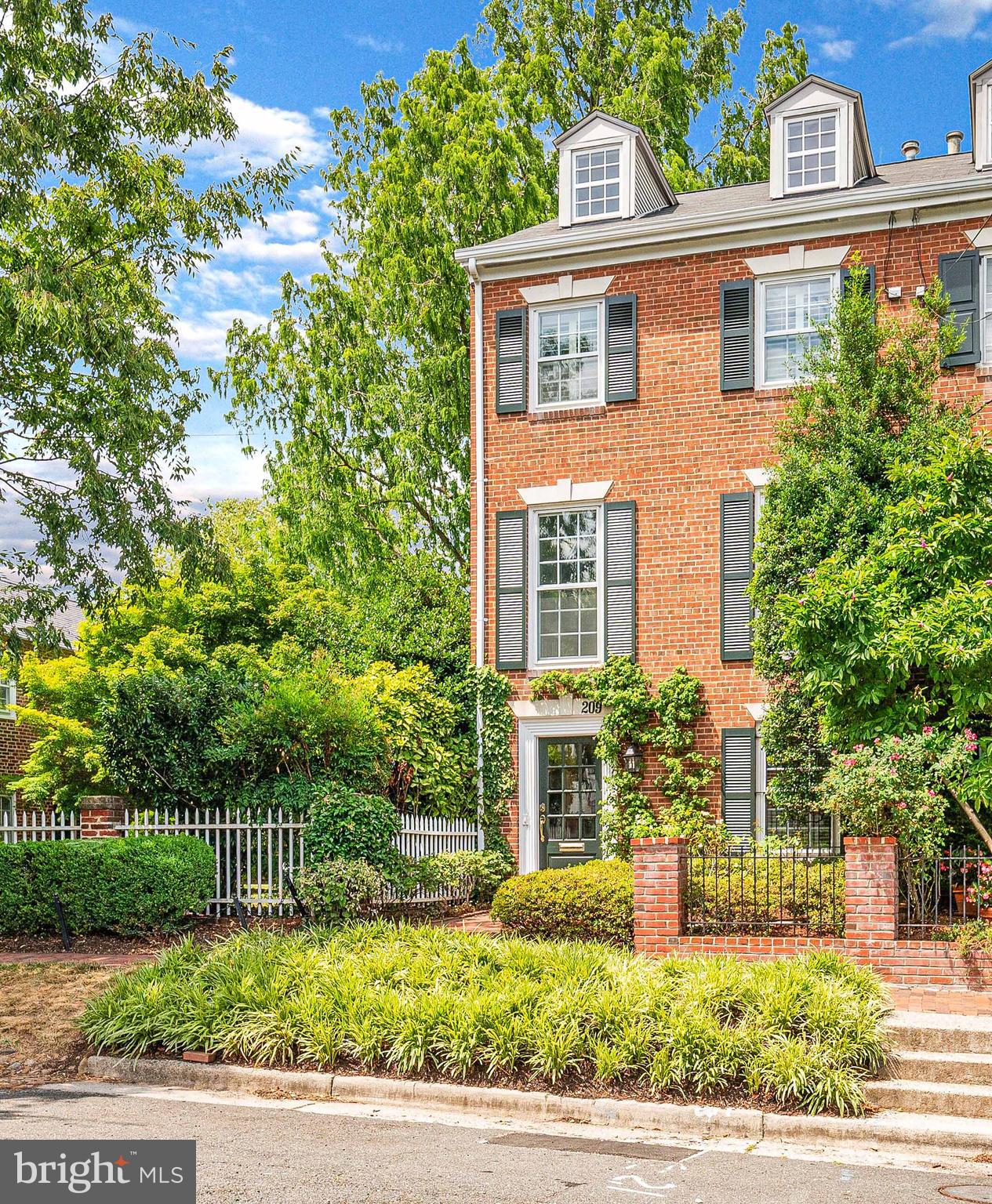 Real estate listing preview #3