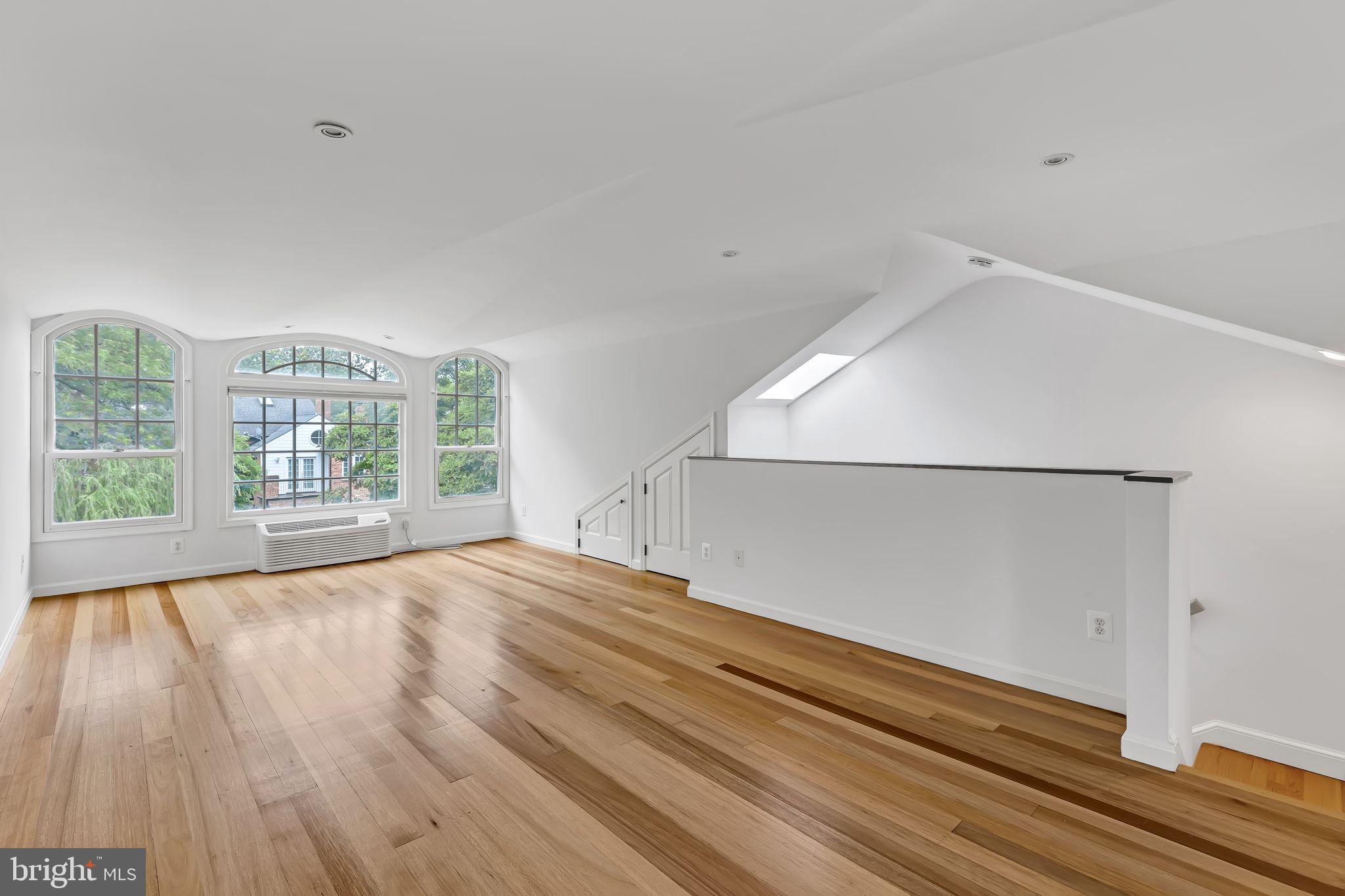 Real estate listing preview #8