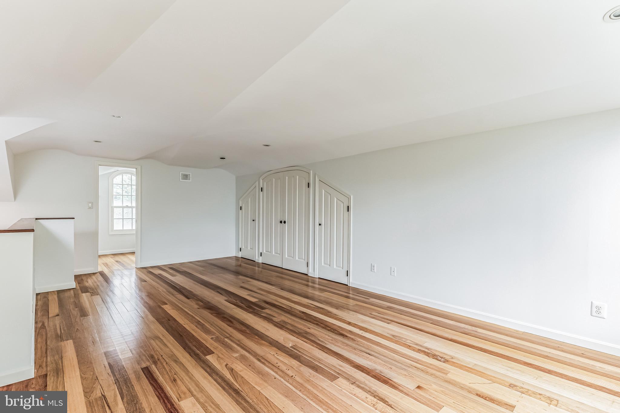 Real estate listing preview #9