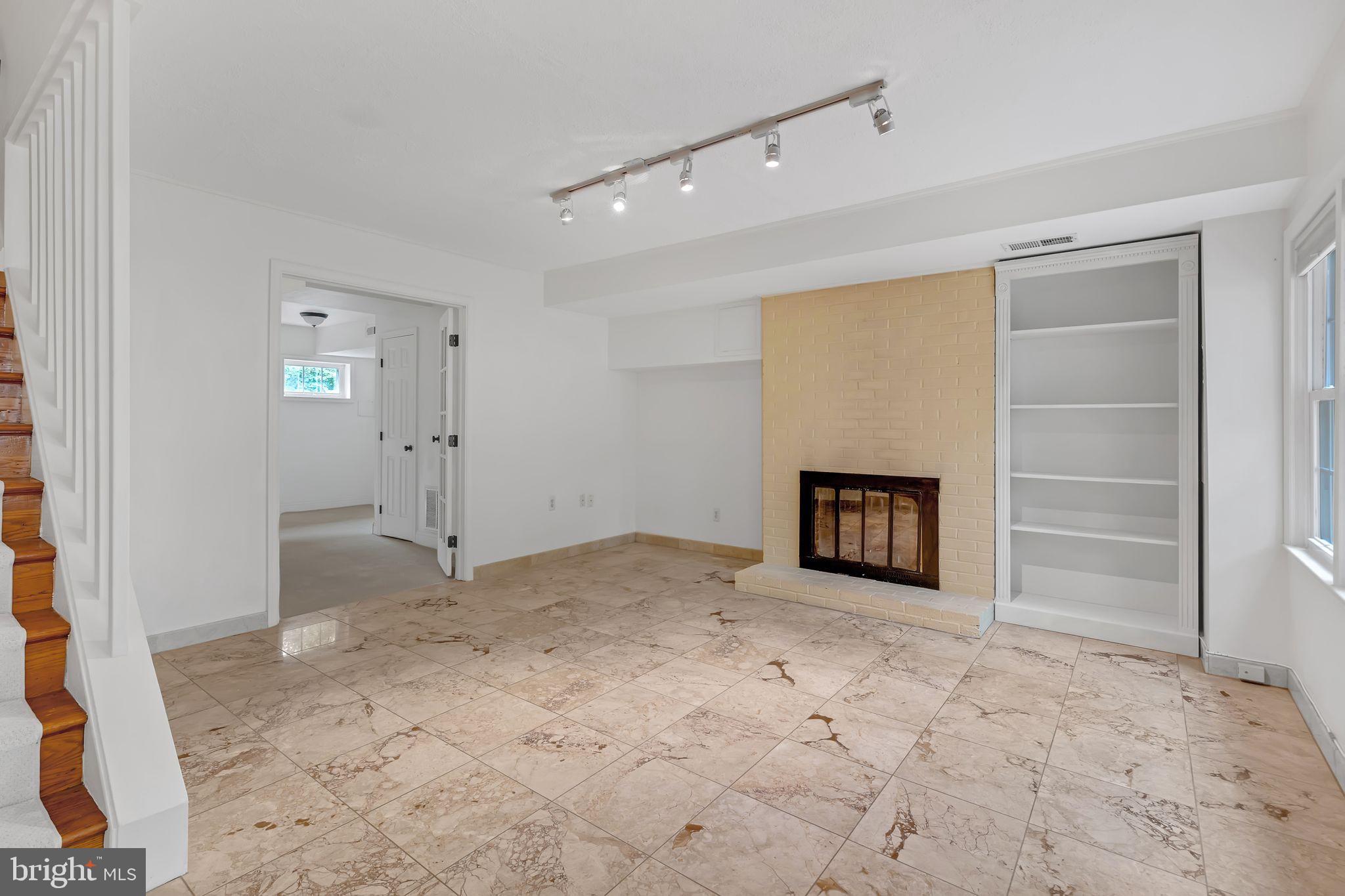 Real estate listing preview #13