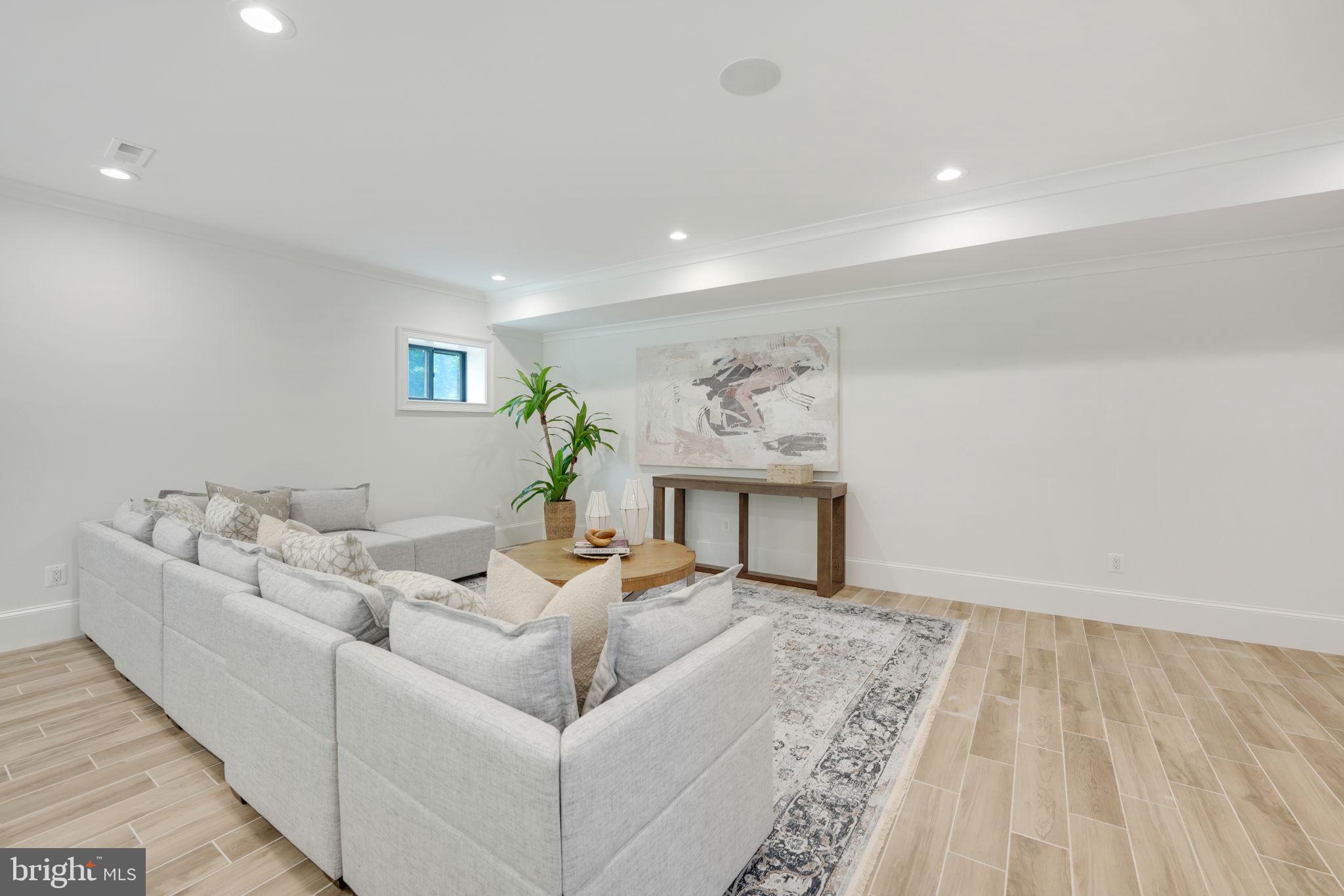 Real estate listing preview #64