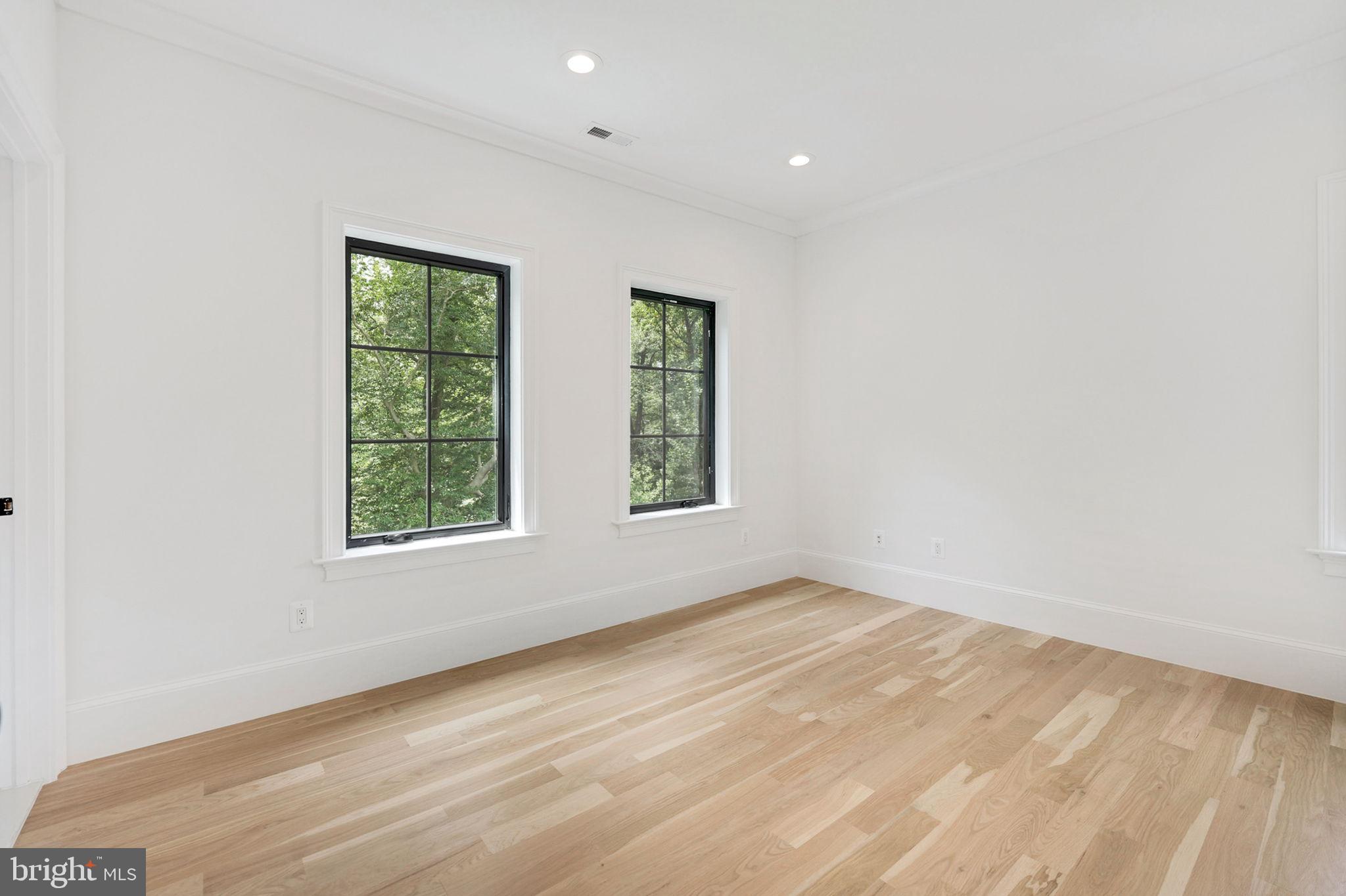 Real estate listing preview #37