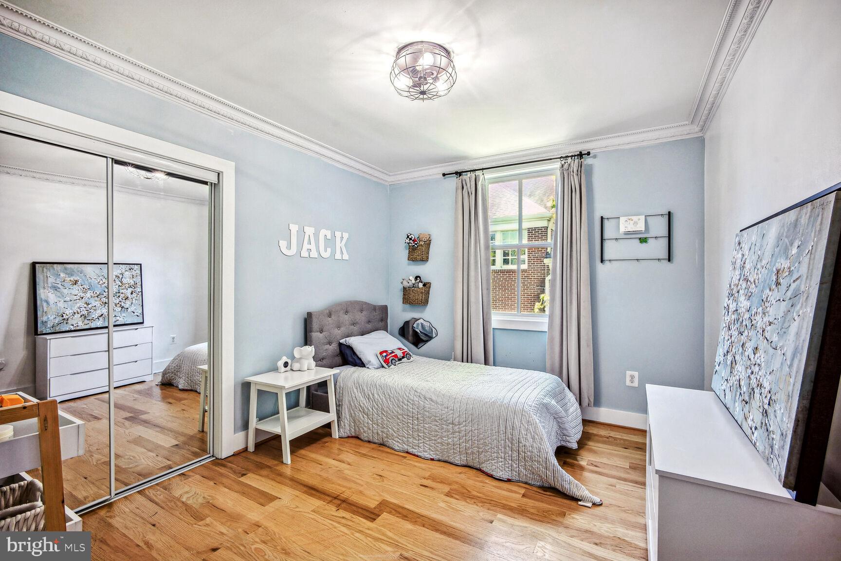 Real estate listing preview #16