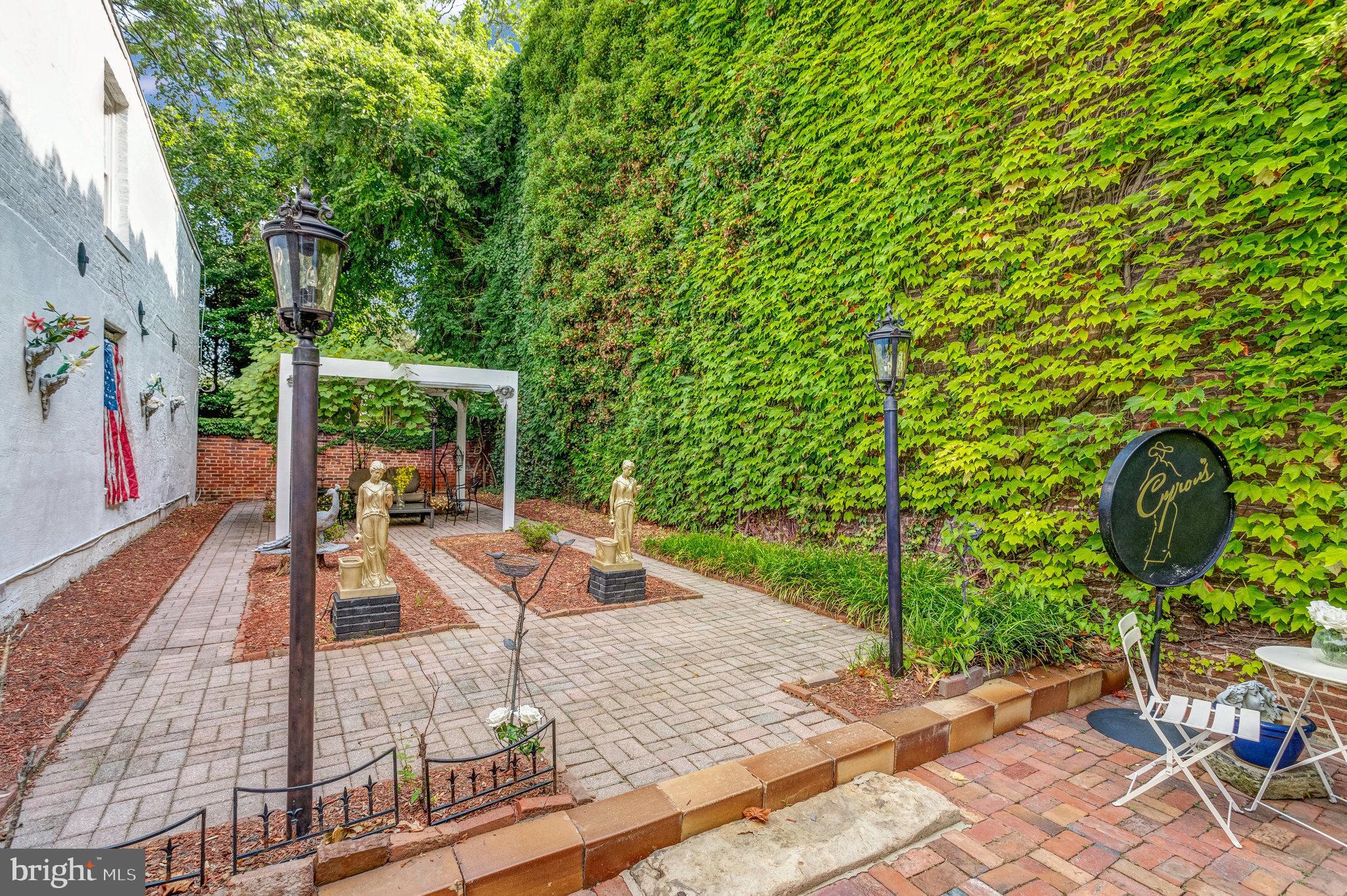 Real estate listing preview #10