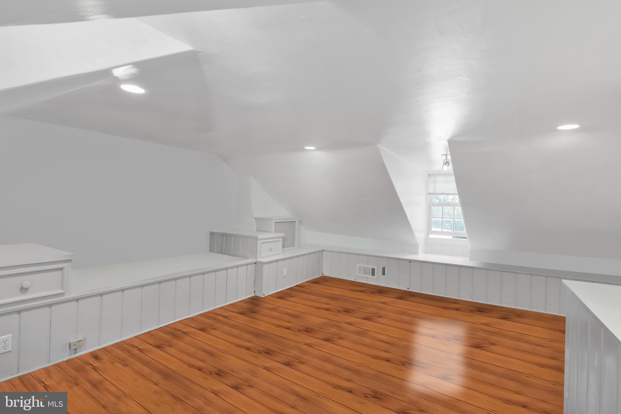 Real estate listing preview #5